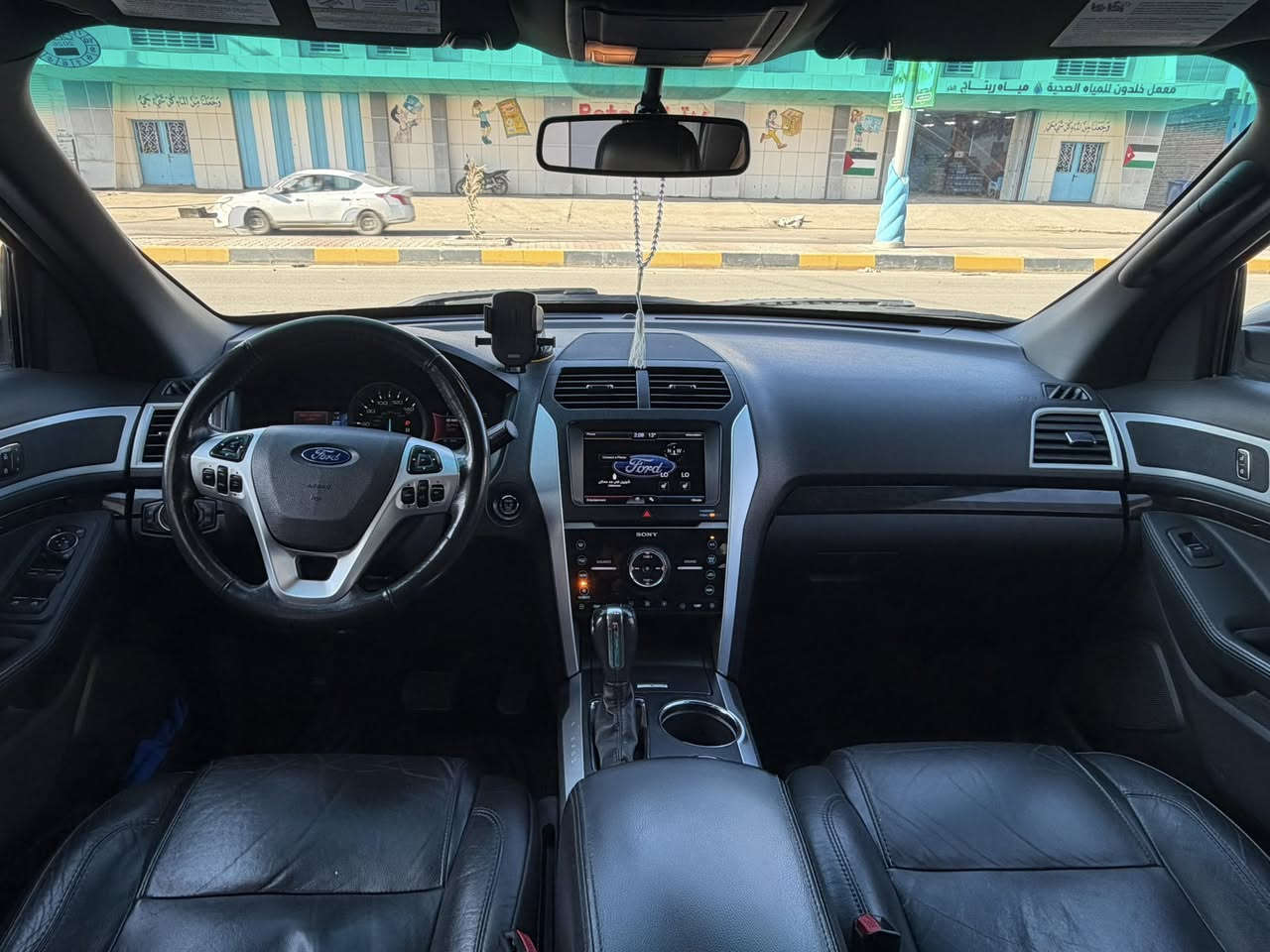 السلام عليكم
فورد اكسبلورا موديل 2011 الون سلفر 
السياره رقم اربيل انكليزي جديد مكفوله من الصبغ والضربه بيها فقط تكحيلات بسيطه وبيها سونر ومابيها اي نقص من محرك كير تبريد 3 قطع ثلج اي نقص مابيها السياره فول مواصفات عده الفتحه كشن كهرباء خزن 3 وضعيات شاشه تحكمات بصمة بلبواب وتشغيل عن بعد وبيها هواي مواصفات تخم تاير جديد السيارت تركب وتمشي والسياره بسمي تحويل موباشر هزه جديده رقم جديد 
وبيها سونر كامل السعر 160 وبيها مجال بسيط للاستفسار ادخل خاص وتدلل


**إذا كنت صاحب هذا الإعلان وتريد حذفه لأي سبب، رجاءا أرسل رسالة إلى الدعم الفني**