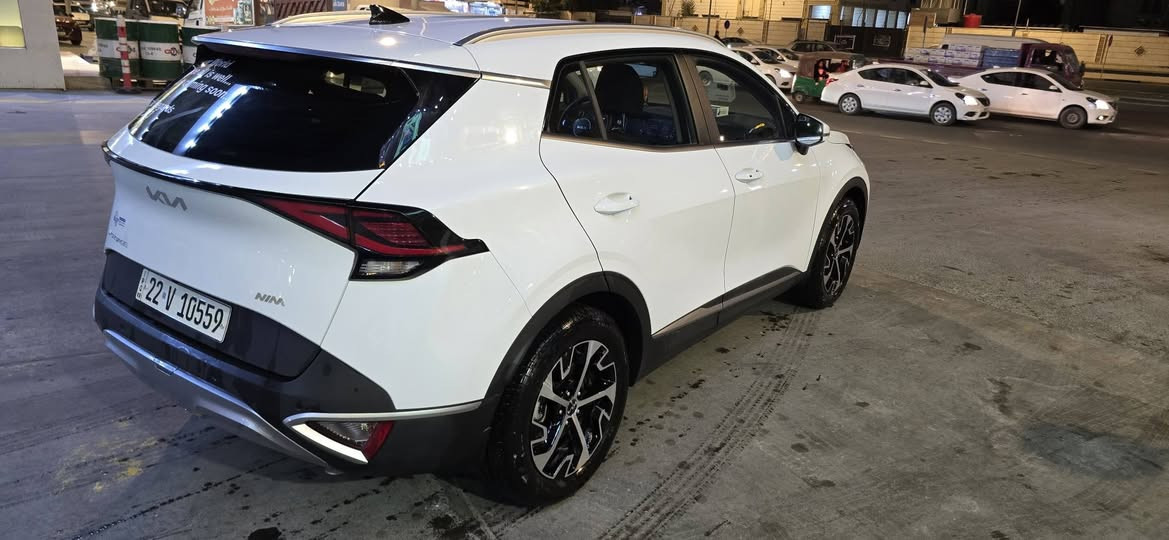 السلام عليكم 
للبيع كيا سبورتاج موديل 2025 خليجي، رقم اربيل- وكالة شركة نيم.
ماشية 6 الف فقط اخت الزيرو.

مواصفات (محرك 2000, بصمة، تشغيل عن بعد، شاشة، كاميرا، حساسات، نقاط عمياء، رادرات، سايد بريك دكمة، مثبت سرعة، اوامر صويتة، 4 وضعيات قيادة، اوتوهولد، تبريد قطعتين، مرايات شفط، جنوط 18)

السيارة جديدة واخت الزيرو، بانزين كلة محسن، ودهن الاصلي.
السيارة كفالة من الدعامية للدعامية (ماعدا رصعة صغير كلش بالباب، ما تبين بالصور، اذكرها للامانة).

سعرها 227 وبيهة مجال بسيط جد حق الجية،

مكاني البصرة - الحكيمية

للتواصل / اتصال او واتساب *********** البصرة, العراق
