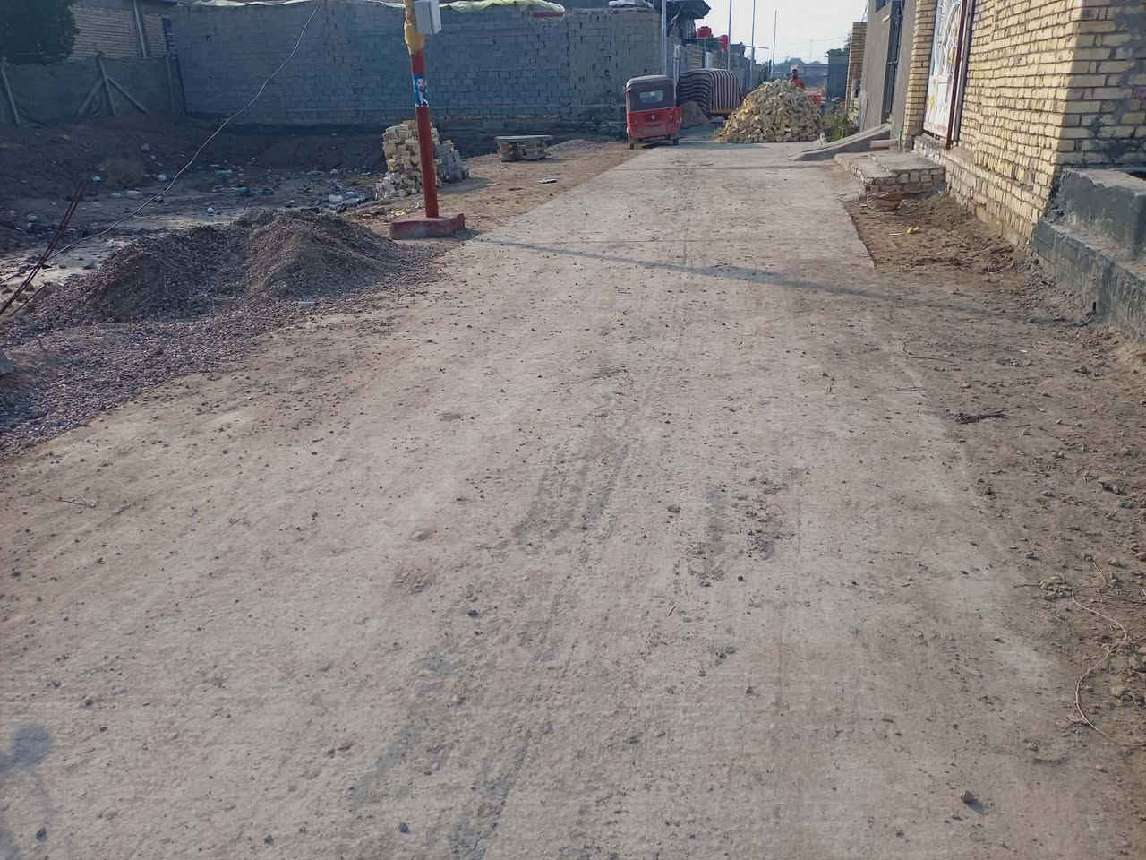 السلام عليكم هيكل ١٥٠ متر خلف مول العذاري قرب الطاقه السعر ١٨ وبيه مجال ***********
