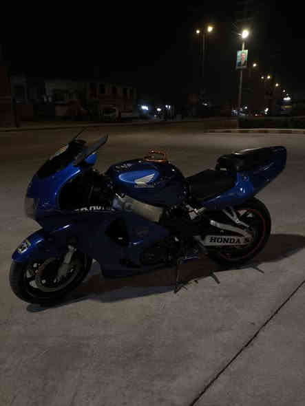 سلام عليكم  هونده سيبي ارار 919سيسي سرعته 300 دراجه نضيفه وحلوه  كير  ومكينه نضاف  بطناش تاكل الكاع اكل اول ثاني ثالث 
دراجه نواقص شغلت بصيطه كلش  اشاره ما اشيره شغلت بصيطه  اوراق اصوليه وكمرك مدفوع  يعني شغله اصوليه دهن جديد موتل  ترايك وين ما تريد  شرط الاول فوك 100 
سعره16وبيه مجال لشراي يجلي ما اقصر ويه يشلع عيوني وياخذن مكاني النجف الاشرف شارع المطار قرب بانزين خانه ريبال عمود 7 اتصال على رقم واتساب مفتوح 24ساعه فيس ما متوجد 
***********
