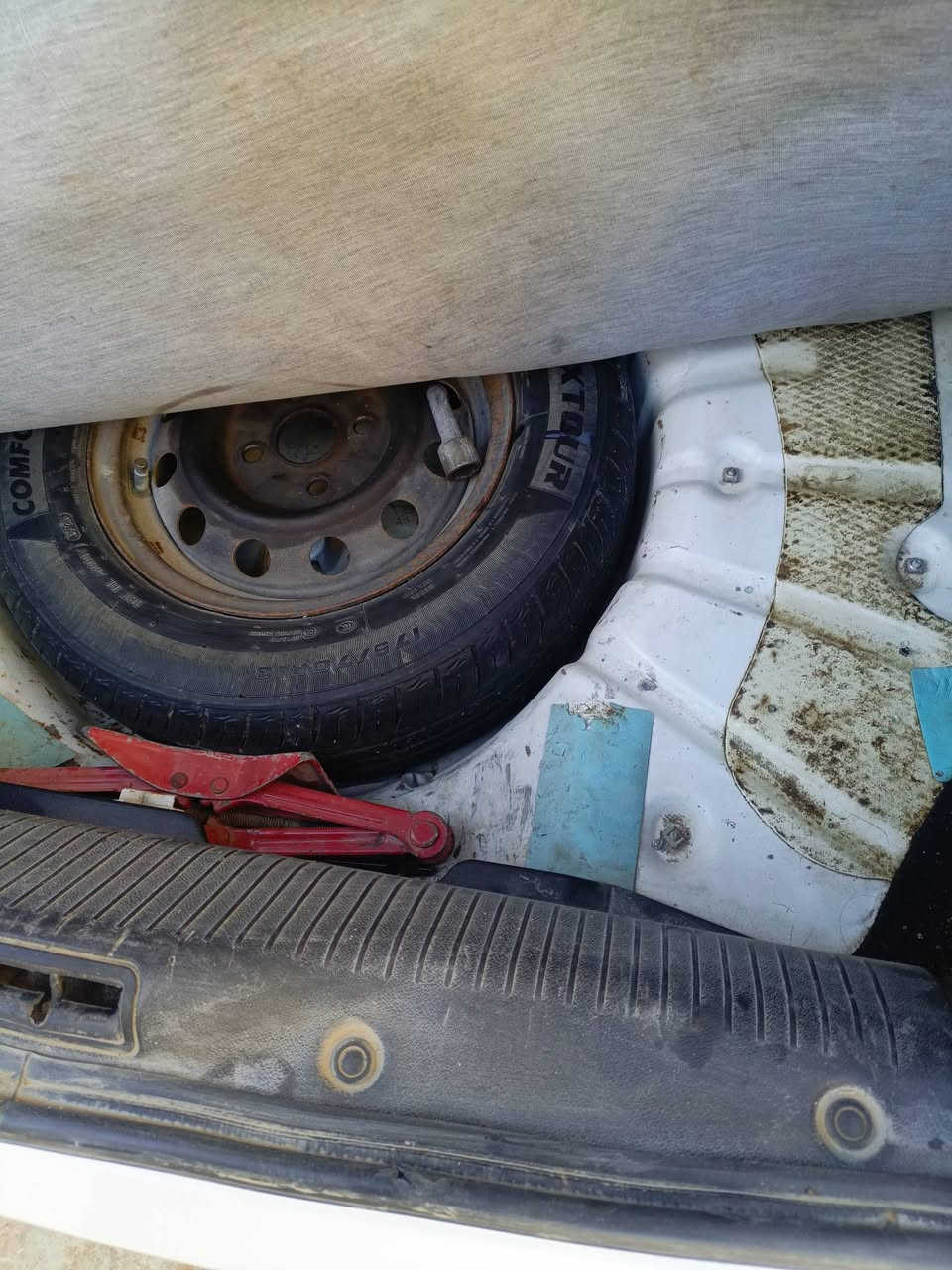 السلام عليكم طيبه 2013 مكينه بيها بخار حداديه زينه وباتري وداينمو وتخم تاير جديد رقم بغداد الكشر كلب وشوف السعر 37 وبيها مجال الرقم ***********
