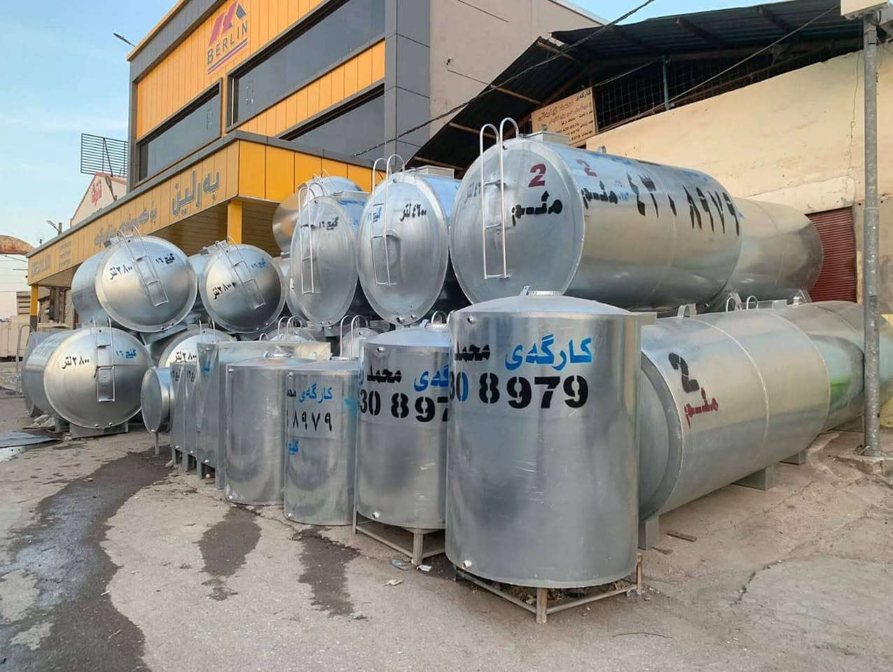 کارگە ی تانکی محمد زیارە تی
(جملە ) (موفرد)..

بۆداواکردن تکایە تێلیفۆن بکە ن یان نامە بۆپە یچ بنێرن 
وەلا می کۆمێنت نا درێتە وە..
کارگە ی تا نکی محمد زیارە تی بۆدرست کردنی ھە موو جۆرە تانکیە کی ٸاو و نە وت وگاز بە ھە موو قا بارە ی گە ورە و بچوک ..

🔵تانکی (600)لتری 3بە رمیلی گێچ 16 و18

🔵تانکی (1000)لتری 5بە رمیلی گێچ16و18
🔵تانکی (1400)لتری7بە رمیلی گێچ 16و18
🔵تانکی (1800)لتری9بە رمیلی گیچ 16و18
🔵تانکی (2800)لتری 14بە رمیلی گیچ 16و18
🔵تانکی( 3800)لتری 18 بە رمیلی گیچ16 و 2ملیمی 
🔵تانکی (4600)لتری 23بە رمیلی گیچ 16 و 2 ملیمی
🔵تانکی (5600)لتری 28 بە رمیلی گیچ 16و 2 ملیمی
🔵تانکی (1000)لتری 50بە رمیلی 2ملیمی 3ملیمی 
🔵تانکی (1500)لتری 75بە رمیلی 2ملیمی 3ملیمی 
🔵تانکی (20000)لتری 100بەرمیلی 2ملیمی 3ملیمی 
🔵تانکی( 30000)لتری150بە ر میلی 3ملیمی 4 ملیمی 
🔵تانکی (40000)لتری 200بە رمیلی 4ملیمی 5ملیمی 
🔵تا نکی(50000)لتری250بە رمیلی 4 ملیمی 5ملیمی 
🔵تانکی (100000)لتری 500بە رمیلی 5 ملیمی 

وە خۆرەھا قە بارەی تری تانکیمان لا دە ست دە کە وی بە نر خێکی زۆرگونجاو تانکی شە ریکات و معمە لا و کیلگە و مزارا عە کە نتا ن بۆ ھە موو شارە کانی  کوردستان و عیراق 
تە نھا لای ٸێمە تانکییە کانما جیا وا زە 

🔵دە رگای تانکییە کە گە ورە ترە کە دە توانری بچیتە بۆ 
ھە ر کا رێکی پێو یست یاخووێن کردنە وە..
🔵قە درمە ی ھە یە لە دە رەوە  ولە ژورەوە ۔
🔵بۆیاخ کراوە لە ژوورەوەلەدە رە وە کە دژە ژە نکە و کە وە دە کا ت تا نکییە کە بە خا وین و بۆ ما وە ە یاکی زیاتر بمێنێتە ..
🚩نا ونیشانی کا رگە ی تانکی محمد زیا رە تی 

ھە ولێر شە قامی کۆرنیش نزیک وە زارە تی پێشمەگە.
ھە ولێر پیشە سازی  با کوور .
📱ژمارە ی مۆبا یل 
کۆڕیک *********** محمد زیا رە تی 
کۆڕیک ***********وە ستا ھە لمە ت 
زین***********محمد زیا رە تی 
زین ***********وە ستا ھە لمە ت 

کا رگە ی تانکی محمد زیا رە تی
