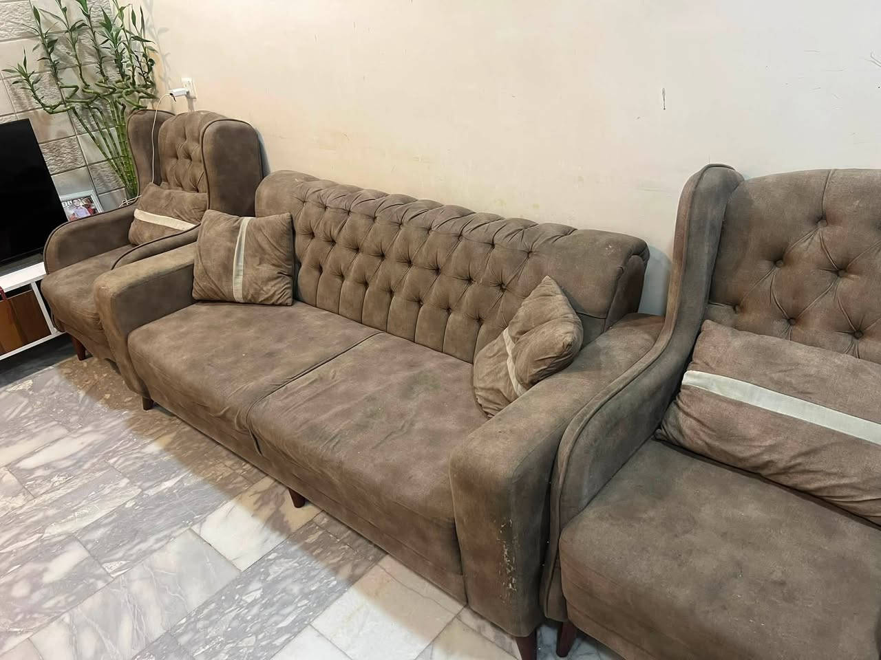 السلام عليكم تخم للبيع 8 مقاعد السعر 250 بي مجال بسيط العنوان الشعب ***********

