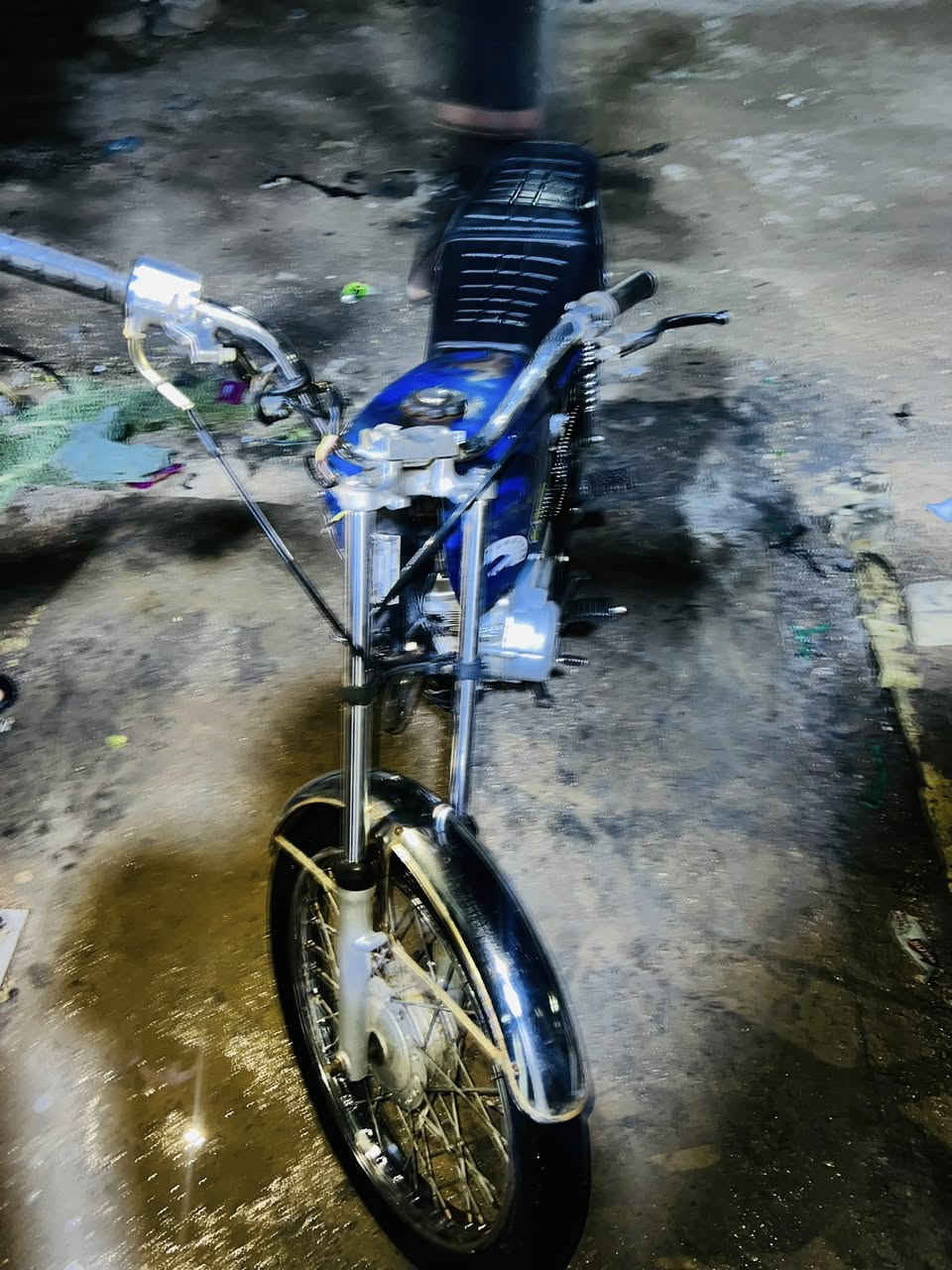 السلام عليكم
أربعه كيرارشا مديل2018

محرك مفتوح قبل فتره مجفته السعر 350وبيها مجال بسيط
سوبايه وراسطه وجاملغ وره موجودات 

***********
