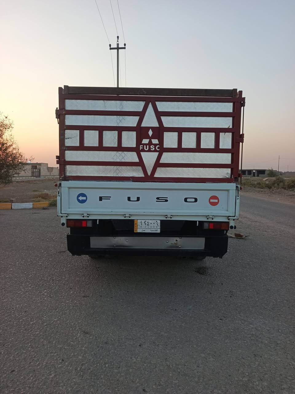 كنتر للبيع موديل 2017كفاله عامه رقم قادسيه سياره خير من الله متصرف عليها ربع كبل للشارع ***********
