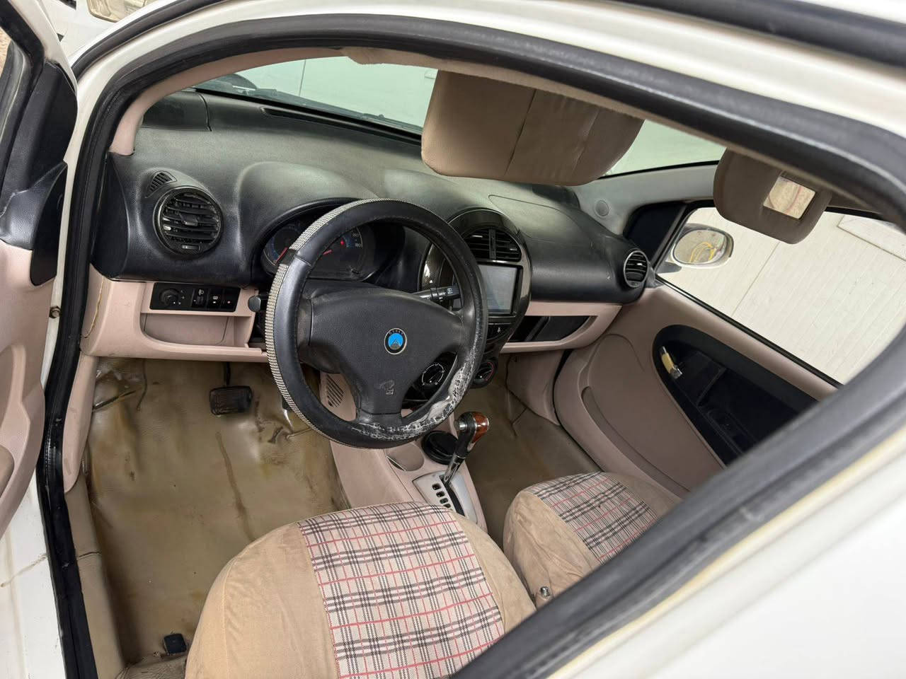 السلام عليكم عندي باندا موديل 2013
ماشية 70
كير اوتماتيك ومحرك 4سلندر 
تبريدها وكف ماعرف شنو بي 
تخم تاير وصدر نضيف وسنترك وشاشة وكامرة
سياره بيها جاملغ خلفي وباب بدون دواخل 
رايدها 48وبيها مجال بسيط 
الاستفسار *********** بغداد, العراق
