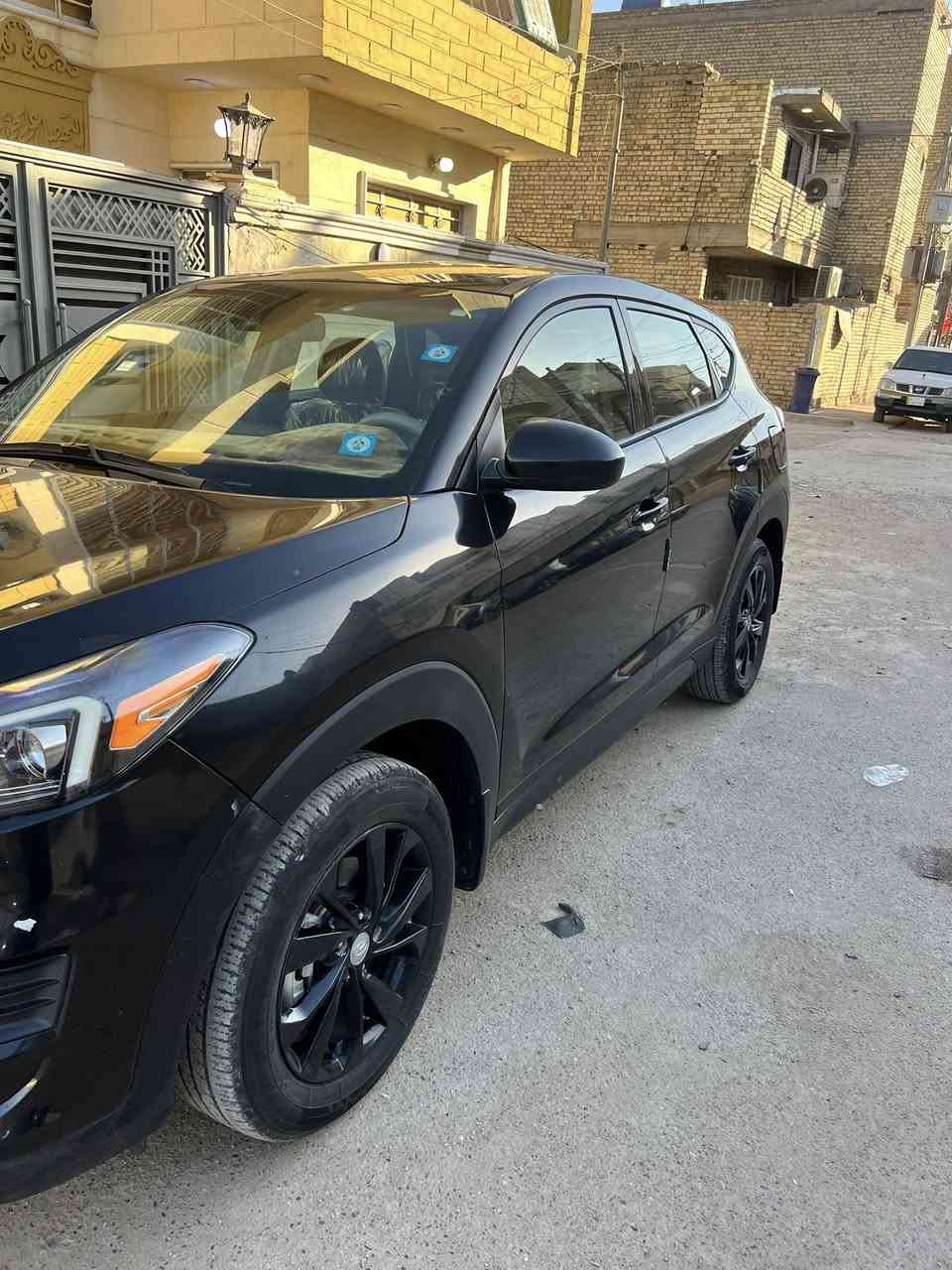 سلام عليكم توسان للبيع
مديل ٢١. رقم بغداد بسمي 
سيارة حدثها بنيد فقط لا لغد لا شاصي 
سيارة مكفول. وارد أمريكي  سعر 158
سيارة ما متعوبة ماشي ٤٥ كير محرك كفالة. 
العنون بغدد لبلديات.  الهتف ***********
