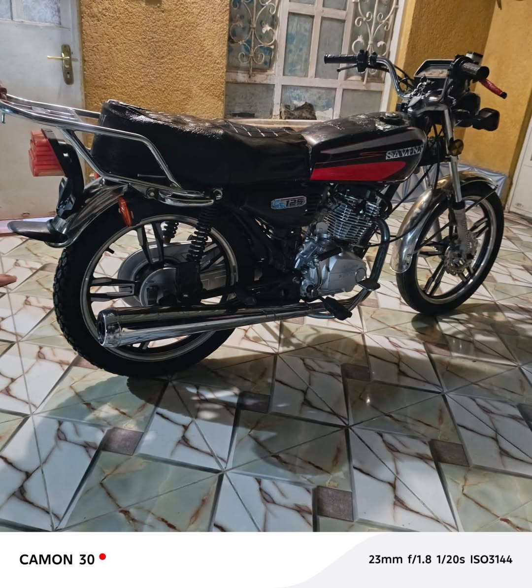 السلام عليكم دراجه لبيع سيفان موديل 21 اوراق محرك ما مفتوح كله عله وضع الشركه كهرباايات شغاله السعر ب425 وبيه مجال  مكان حله يم الجامعه مل بابل. الاتصال ***********
