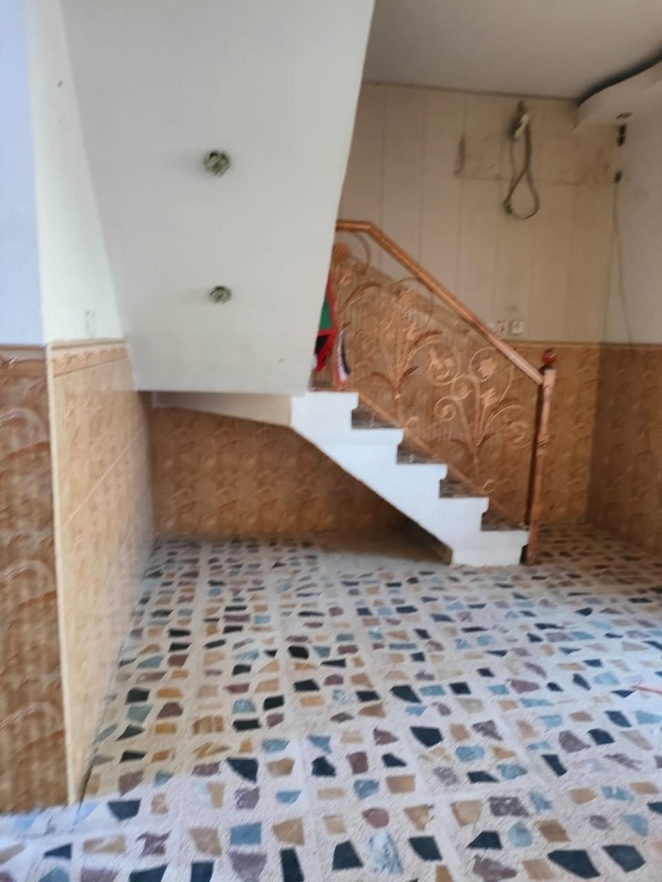 سلام عليكم بيت اللايجار بل جمهوريه قاط اول ترج معزول متكون من غرفتين بيت نضيف سعر اللايجار 500قفل بشارع مكاتب
***********
