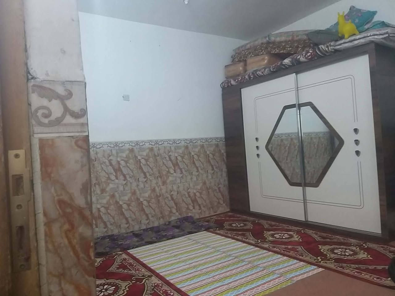 السلام  عليكم
بيت بشارع المطار فرع اسواق فدك بفرع الاول اساس صب كونكريت 

100 متر غرفه وصاله ومطبخ واستقبال 
سطحين  وتشريفه سطح واحد تخاريج داخليه وخارجيه بيتونه كبيره 
البيت سيراميك  وكاشي  استقبال بناء جديد
حديقه بالباب 
المي قوي بدون ماطور 24 ساعه ميزانيه الابي باب البيت
محوله كهرباء بس بشارعنه 
الابي 
السعر45 مجال قليل
بيت مرقم وماشيه المعامله 
واتساب  او اتصال 
***********
