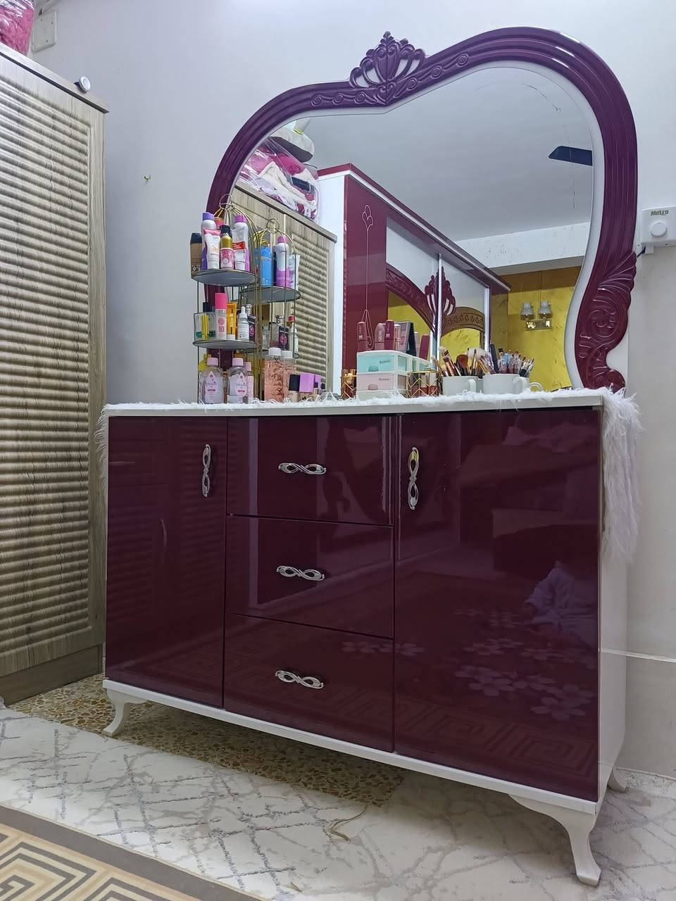 سلام عليكم غرفة اخشاب تركي للبيع نظيفة كلش. تواصل واتساب فقط ***********
