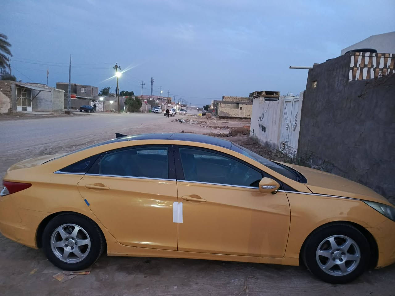 السلام عليكم سوناتا ٢٠١١ تكسي رقم مثنى  الماني مصفره هيئة وغرامات خطها نجف جوال مكينه وكير وحداديه وتخم تاير وباتري كله كفاله للبيع بالقسط او بالنقد سياره بيها كصه جاملغ خلف العبري مكاني نجف ***********
