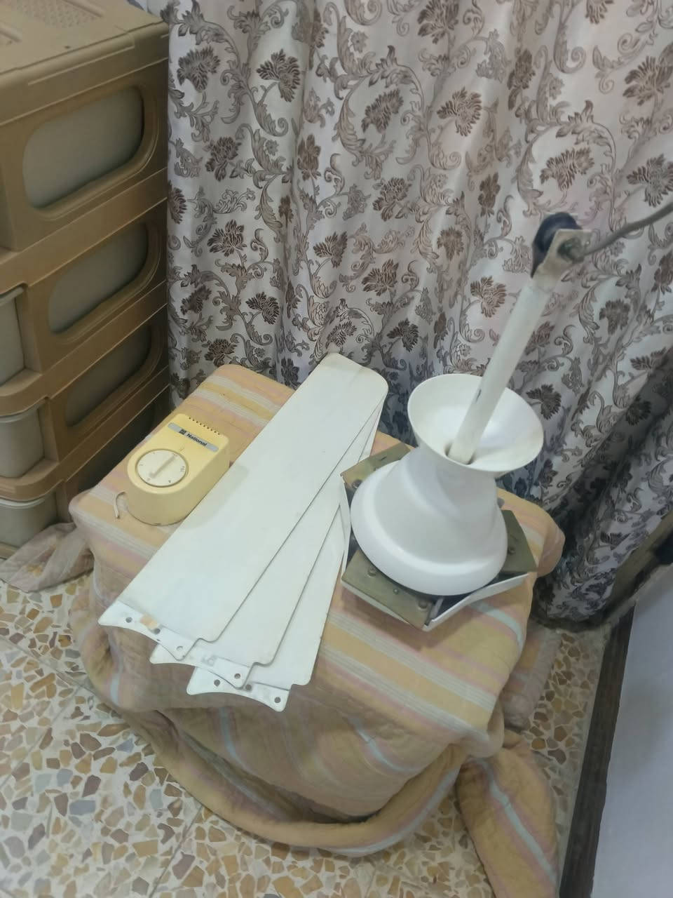 السلام عليكم ورحمه الله وبركاته جبنالكم تحفه فنيه احلا مروحه نشنال سقفيه ابلاديه عل وضع الشركه غير داخل تصليح شرط الشغل شرط النظافه كامله ما بيها اي نقص أو عيب للبيع السعر خاص مكاني موصل يوجد توصيل جميع محافظات العراق وا هذا رقمي للتواصل ***********
