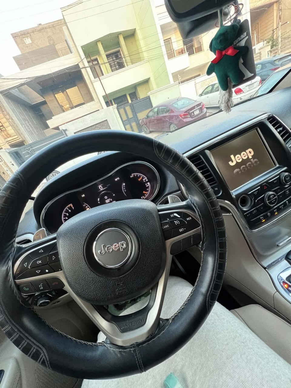 سلام علیکم
جیب لمتد 
فول مواصفات 
خليجي 
نظيفه جدا 
۲۰۱۷
محرك ٣٦٠٠
الاتصال واتساب

***********
