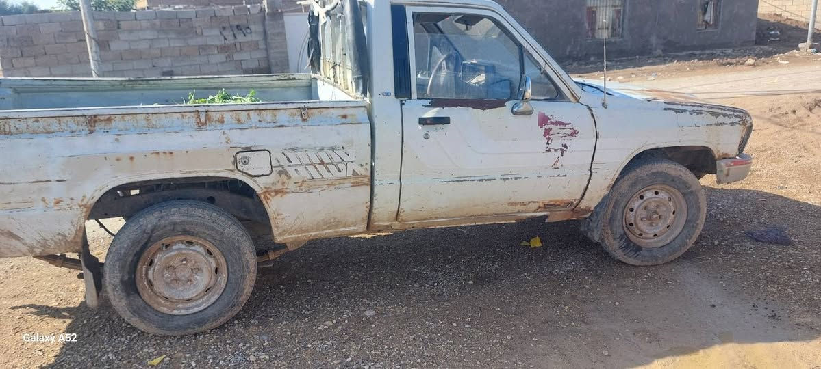 السلام عليكم للبيع بيكم موديل 87 سياره جاهزه رقم مثنى السعر 17 ورقه وبيه مجال اي ستفسار هاذ رقمي ***********
