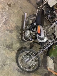دراجه للبيع متروكه علا اثر الترك بيه صوت بل محرك السعر ١٨٠قفل الرقم ٠٧...