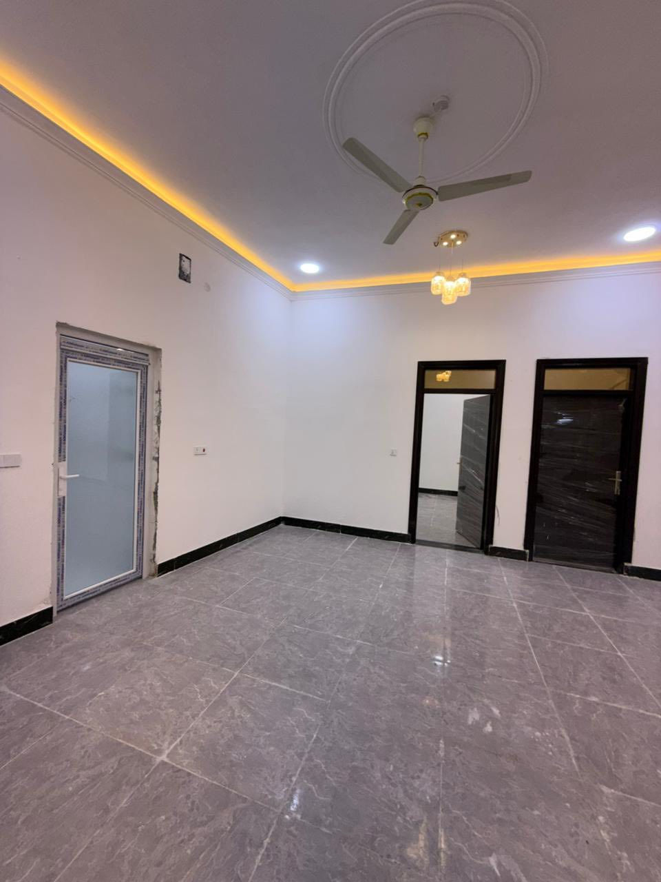 السلام عليكم احبتي   ***********
دار سكن للبيع ⛪️ بسعر بلاااش 

#المساحه :: 200 متر  بناء حديث بعده بل جيس

#يحتوي البيت على غرفتين نوم 
و ديوان 
و صاله 
و مطبخ 
و صحيات داخلي و خارجي و كراج سياره 
بيت كلش مرتب 

كافه الخدمات متوفره 

#جنس_العقار :: طابو صرف زراعي بأسم عراقي سند ٢٥ راعي لارض ساكن نفس المنطقه 

#العنوان ابو الخصيب  شارع ابو كوصره 
يبعد عن شارع ابو كوصره 50 او اقل 

#السعر 115مليون و بي مجال 
#للاستفسار الاتصال على الهاتف 📞📳

***********

#مشاهيرفيسبوك #مشاهيرتيكتوك #جنس_العقار #العقارات #البصرة #مشاهده #العالية #الجمهورية #بريهه #الجزائر #الجزيره #العباسية #الجنينة #الجبيله #الابلة #الطويسه # #الوفود #المطيحة #الفاو #السيبة
