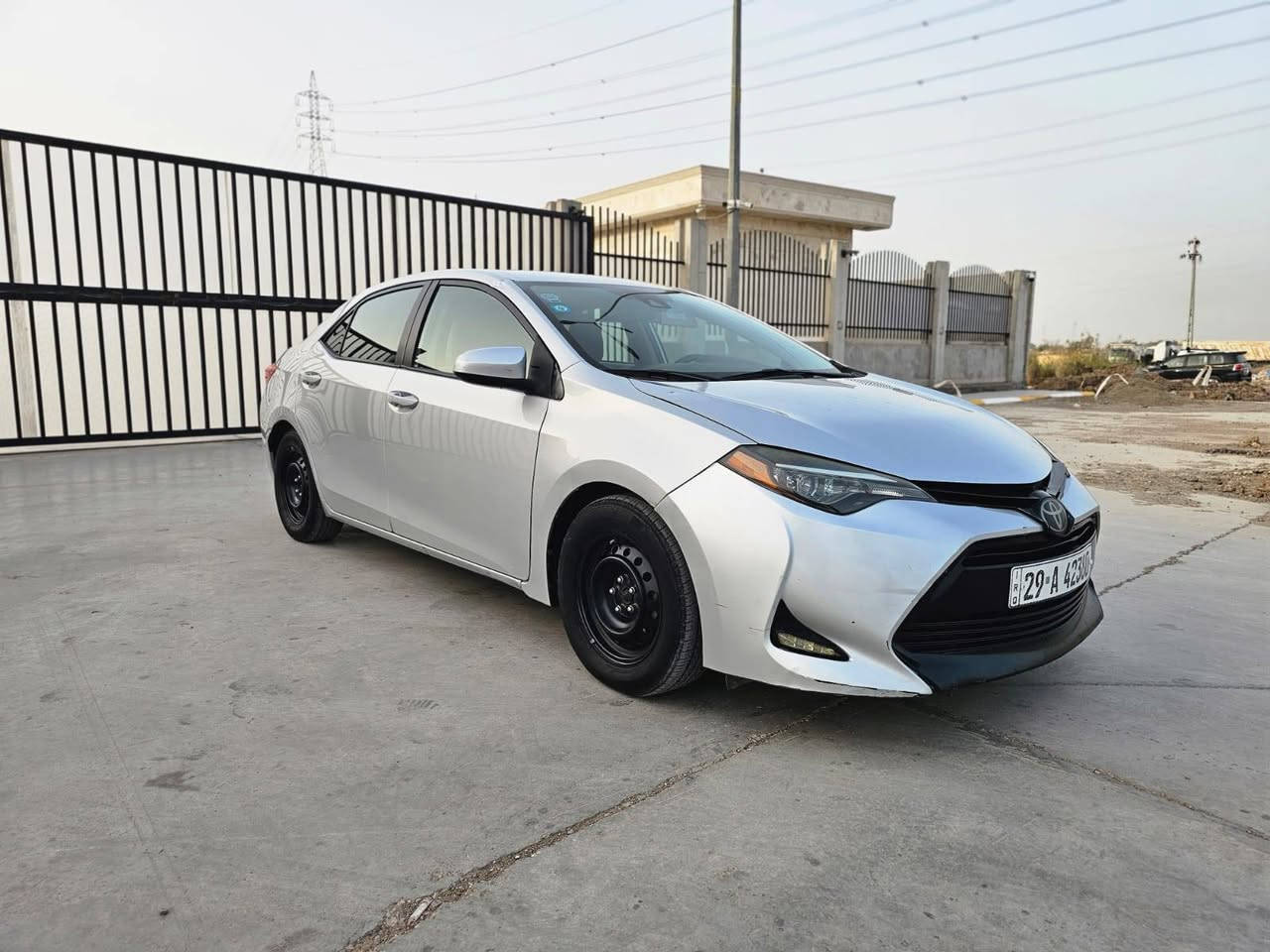 السلام عليكم لبيع كورلا وارد أمريكي موديل 18 حادثهه جاملغ وبنيد بدون دواخل بدون ايرباك  وهنا صار بيهه صبغ قطعه باب خلفي فقط رقم واسط سنويه ل٣٠ مواصفات Le السعر 125$ وبيهه مجال لشراي الشراي يتصل ويدلل مكان السياره واسط الكوت مركز المدينه رقم الهاتف ***********
