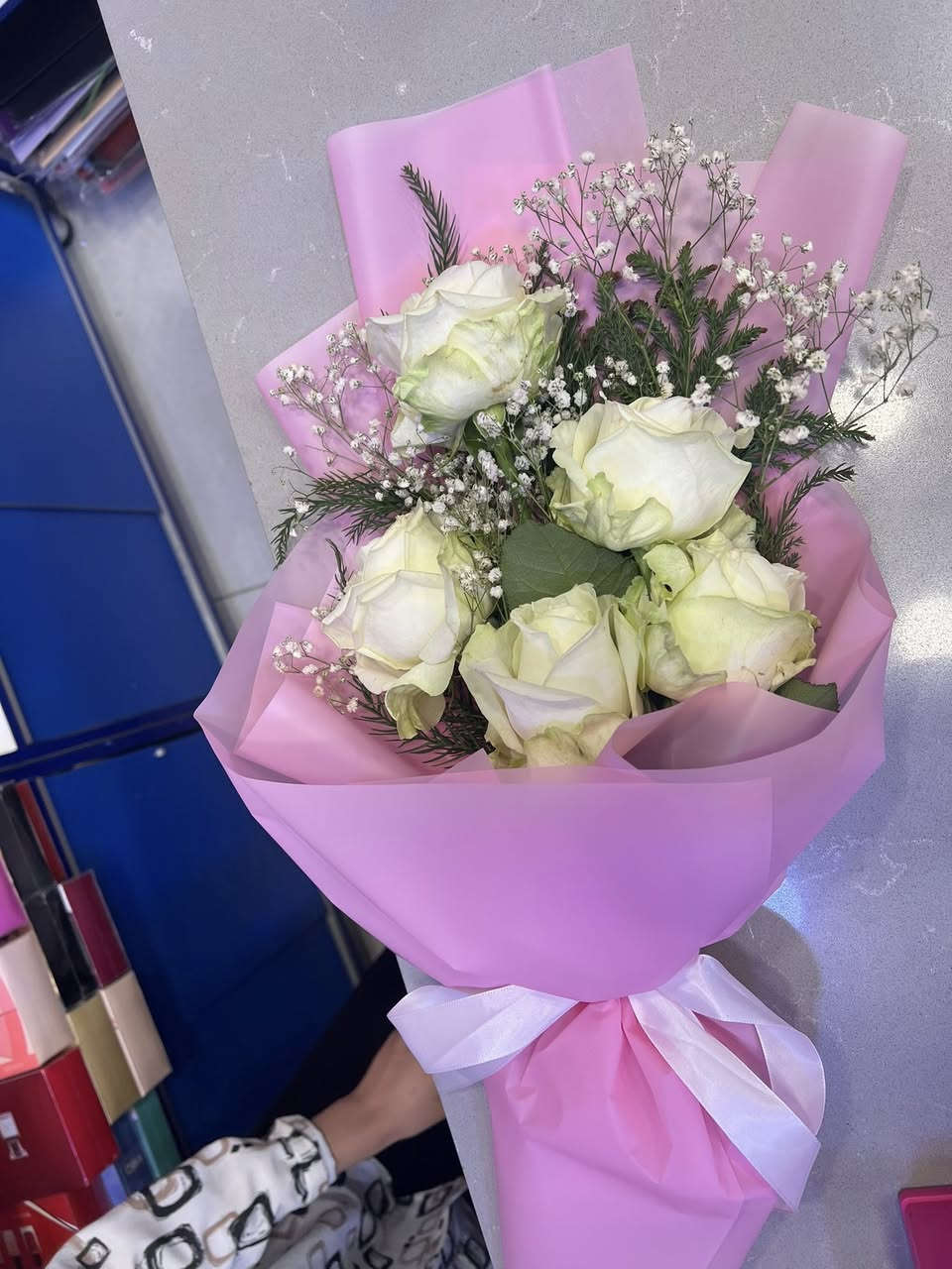 � ورد طبيعي وصناعي بأفخم التنسيقات 💖
للهدايا، المفاجآت، ولمسات العيد الحلوة 🌸
كل بوكيه معمول بذوق وحب ✨

🔥 والعروض مستمرة لفترة العيد
لا تفوتكم أجمل التفاصيل 🌷

📍حي الجمهوري — مجاور محل أبو هيثم
للطلب والاستفسار 👇🏻
0780 260 5282
