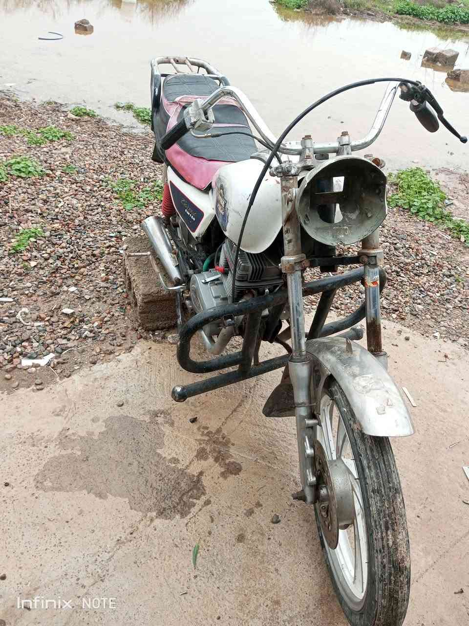 دراجه البيع مكاني بعقوبة قرب جامعت ديالى سعر 200 وبي مجال ***********
