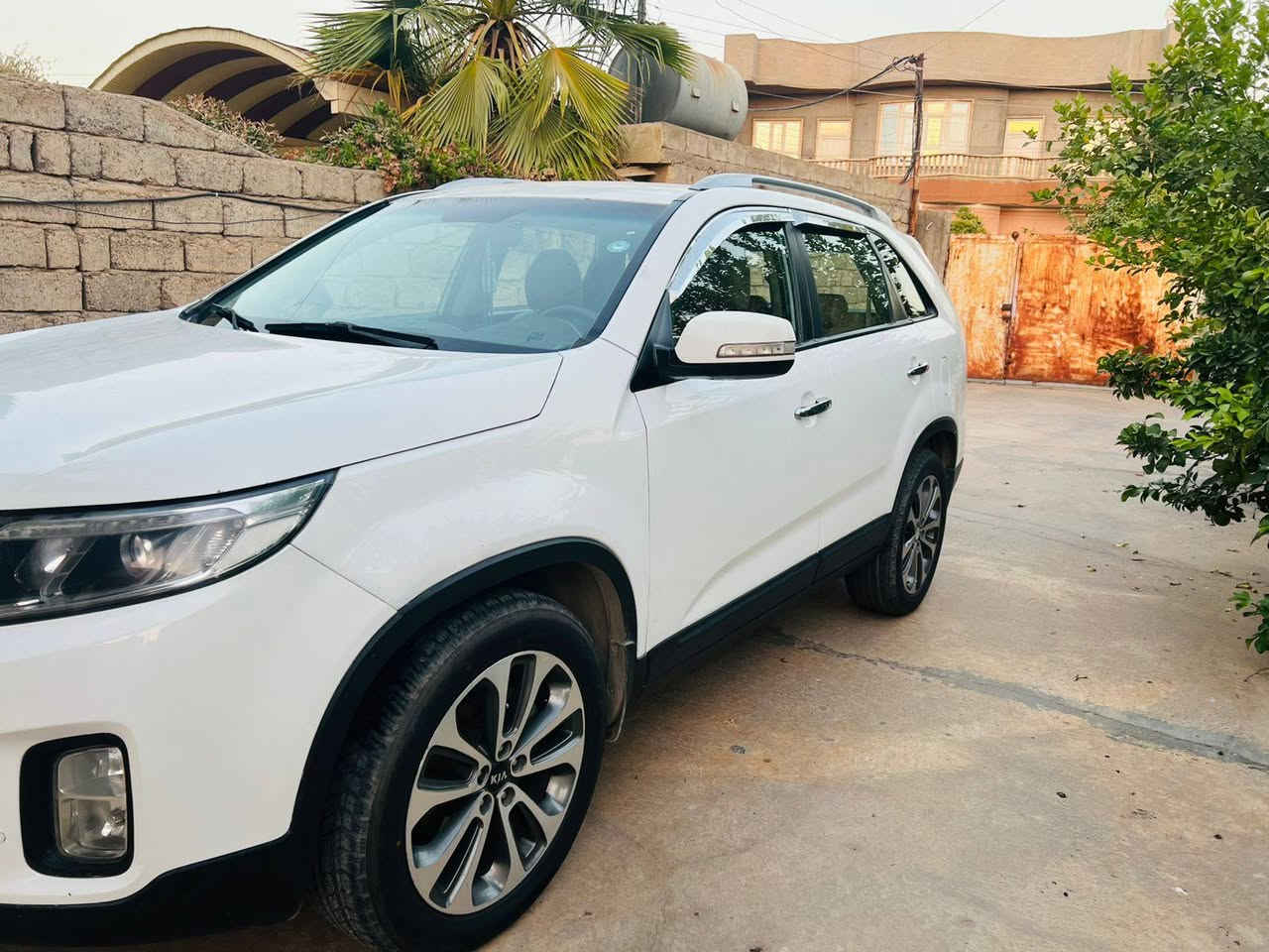 السلام عليكم سياره سورنتو 2014
سبعه راكب فول مواصفات بس انها ما بيها فتحه 
محرك 4 محرك وكير شرط ضرر قطعتين بدون دواخل رقم اربيل مسطره ترهم مراوس وترهم بيع اتصل ودلل
مكانها كياره جنوب الموصل ‏‪***********‬‏
