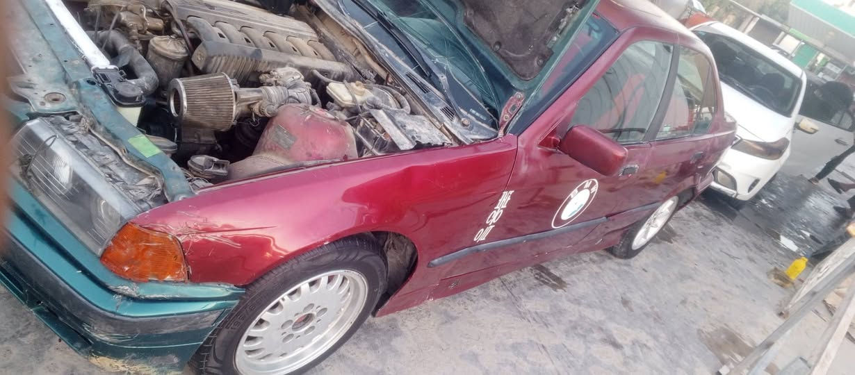 السلام عليكم
بيأم e36  محرك 6 مسكر تك فانوس  

كير محرك خير من الله السياره جاهزه 

السعر 28  تواصل عل رقم  ***********
