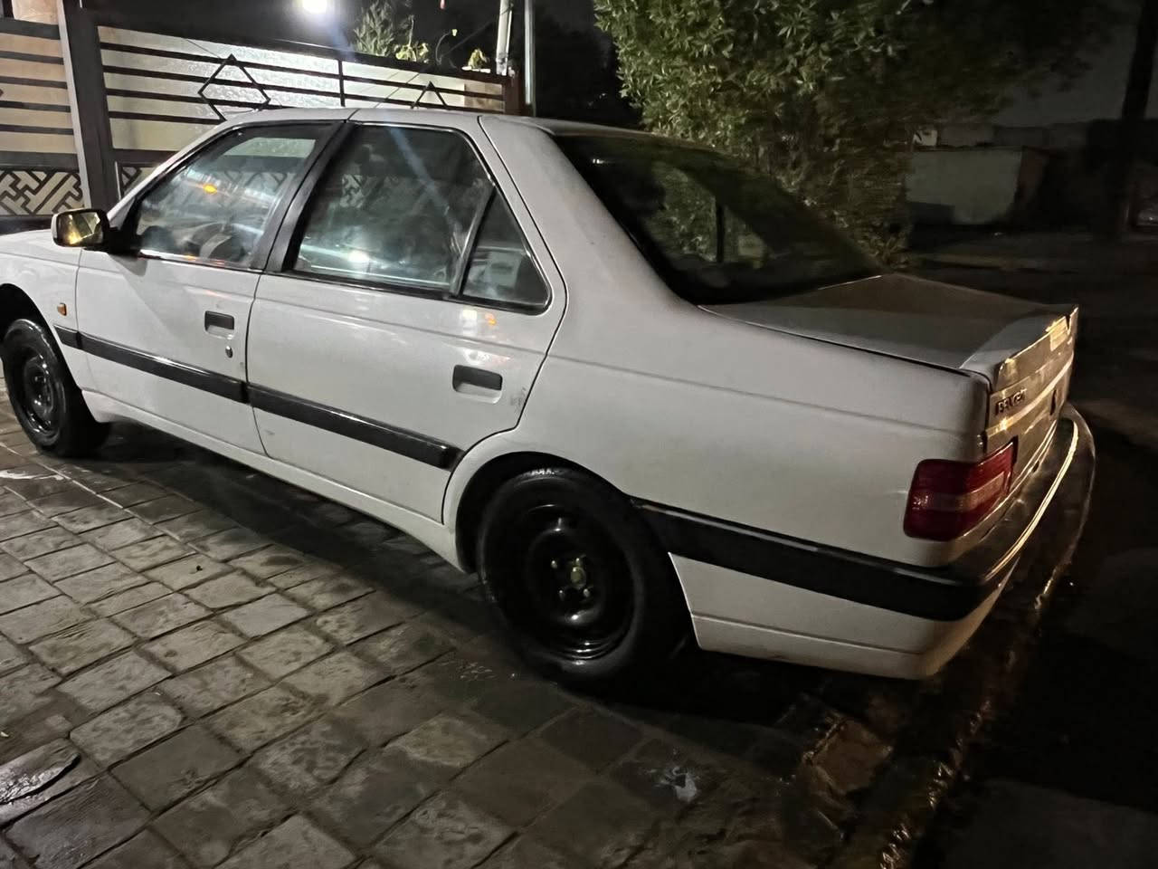 السلام عليكم
بيجو ٢٠١٣ 
بيه صبغ باب خلف السائق والسياره نظيفة خير من الله
السعر ٥٠ ورقة وبيه مجال 
مكاني اعظمية
***********
