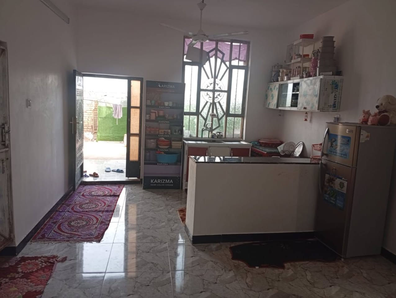 السلام عليكم بيت للبيع مساحه 280 متر  خلف مجمع الاسباني مقابيل الملعب الجديد  البيت جديد ونضيف كونكريت   الرقم ***********
