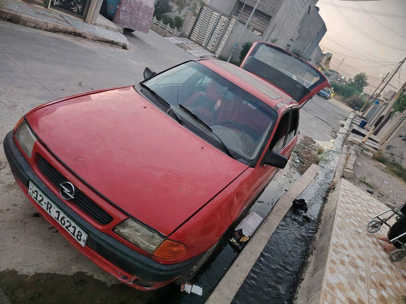 استرا موديل هاش باك 92 رقم نينوى باسمي السنوية لل27 بيه كوبون بانزين مصبوغة حزام كير ومحرك شرط ييها خياس دوائر ودوسات سعرها 28 $ رقم تلفون  *********** او  ***********
ممكن تذكرون الموقع/المنطقة بالضبط وين متواجدت السيارة حتى المشتري يگدر يعاينها؟: 
موصل /حي التحرير
هل تكدرون توضحون هل المحرك والگير أصليين على موديل أسترا 92، وشنو سعة المحرك إذا معروفة؟: 
محرك 16 شرط
بالنسبة للهيكل والشاصي، هل بيها أي حوادث أو رش/معجون غير الشغل المذكور، أو صدأ مهم خصوصاً بالأبواب والعتبات؟: 
مصبوغة حزام
الطايـرات والبراغي/الدسّات شحال وضعهن هسه، وهل بيهن شي يحتاج تبديل قريب؟: 
الاطارت بحالة جيدة 
السعر المذكور نهائي لو بيه مجال للسوم؟ وهل أكو أي ملاحظات أو قطع إضافية راح تنطوها ويا السيارة؟: 
بيها مجال للسوم او مراوس