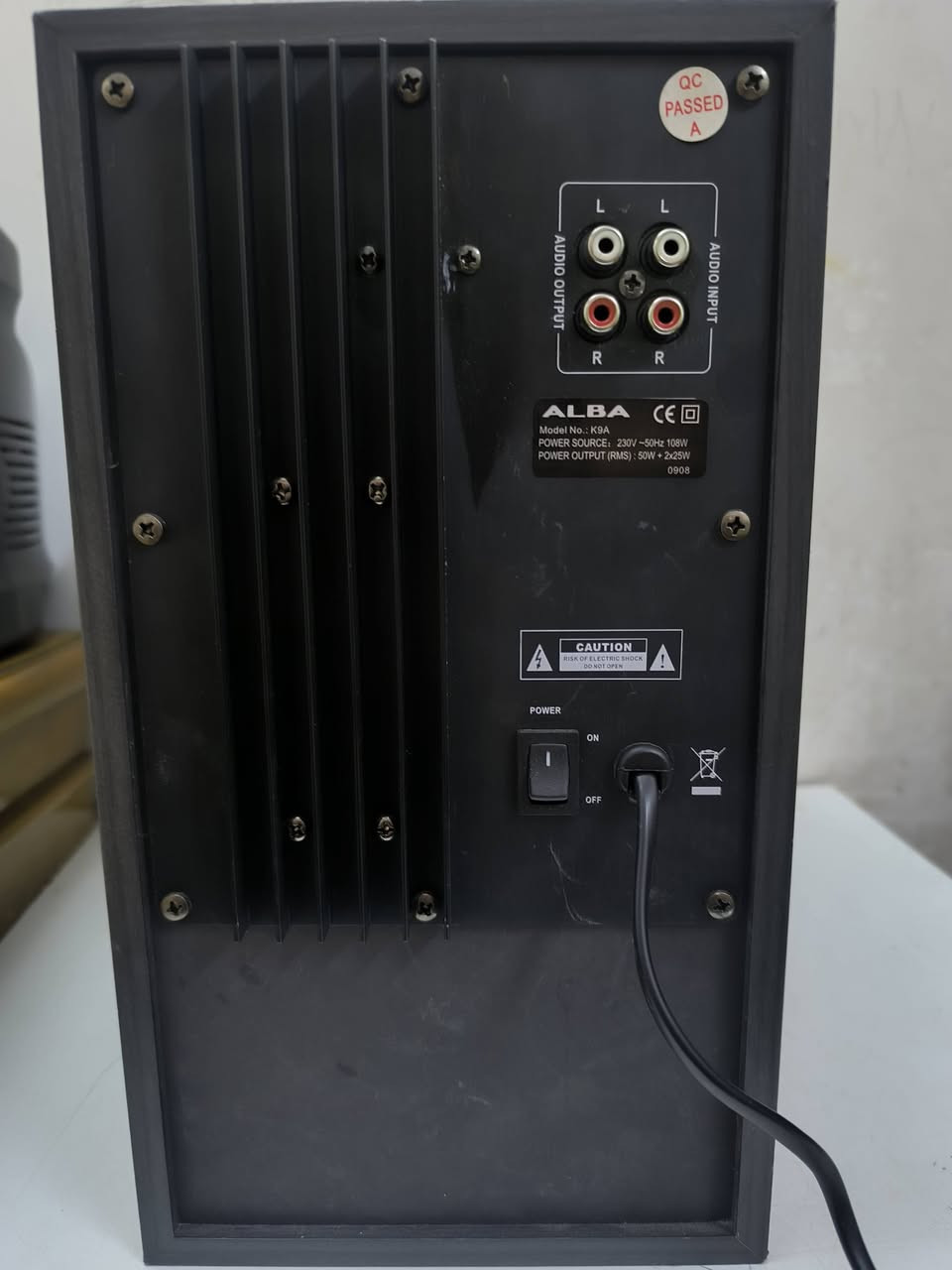 سبوفر كهربائي وزن ثقيل 
يشغل سماعتين صوت جميل 
***********
