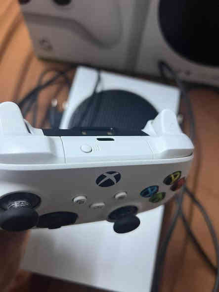 السلام عليكم شباب
جهاز اكس بوكس سيريس نظافه ٩٩٪؜. استخدام. قليل.  جداً شهر او اقل. بس هوه مشتري من ثلاث اشهر.   السعر ٤٠٠  + وياه هديه بطاريتين. وشاحنه كامله الهم. الجهاز ممفتوح وياه ايضاً حساب. وبي العاب.  كامل

للتواصل واتساب فقط ***********
