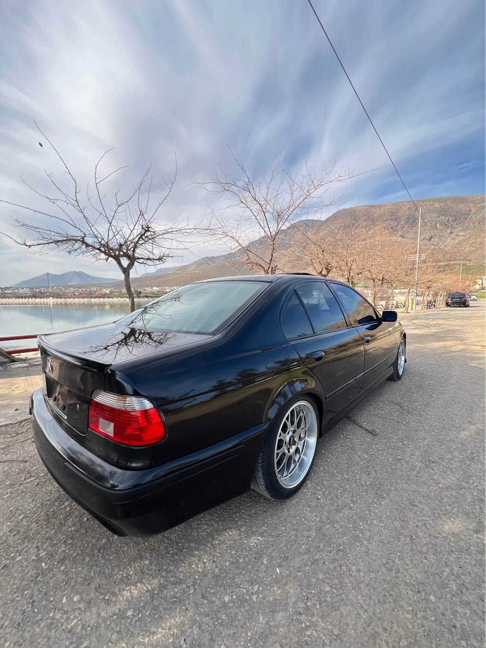 سه ره تا به ناوي خوا
تئبيني  ئه وانه ي نوسيومه هه مووي به شه رت
bmw 544🚀v8ديله مؤ ئاو 
مؤديل 2003قه پات مواسه فات
ده بل گئر  تؤماتيك  عادي سپؤرت
كوشن جلد
كوشن هيته ر كوشن خه زن ميمؤري
سلايت شوشه سلايت خه زن
سوكان هيتر سوكان كاره با
تعديد سرعه
ته بريد ساردوو گه رم له شوئني خؤي
زؤر مواسه فاتي تر مواسه فات نيه تئيدا نه بئ
گئر و مه كينه به شه رت
چركه ي تيا نيه 
ويل غه زالي تايه و ويل لؤك
سه ياره كه براوه ي  دوبه يه
لؤك لؤكه قوه ت و لئخوريني تاي به ته 
هه موو گياني به شه رت 
سعري 58 موشته ري ني سه رم مه يشئنه 
***********ژماره Singapore
