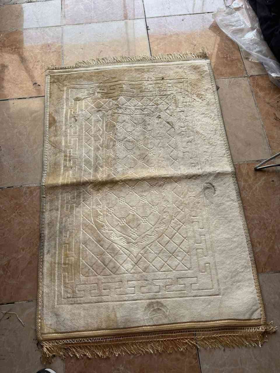 سجادات صلاة السعر بفلس ونص
العدد 95 قطعه 
قياس ١١٥*٨٠ 

بيها مشكلة من المصنع اثناء الطباعة 
الوجه شويه ماخذ من لون الطباعة الخلفية الاسود 

القطعة بالكامل نظيفة وجديدة من المصنع


**إذا كنت صاحب هذا الإعلان وتريد حذفه لأي سبب، رجاءا أرسل رسالة إلى الدعم الفني**