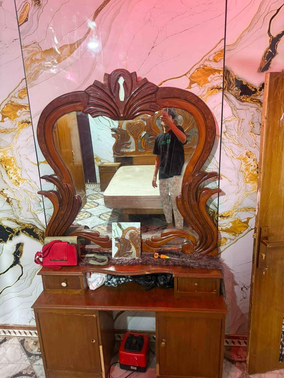 سلام عليكم غرفه عراقيه نضيفه مابيهه اي ضرر نضيفه مابيهه اي كسر بدون مندرالمندر مالتي  سعر350 مكاني البصره المعقل الاستفسار أكثر *********** متواجد واتساب فقط
