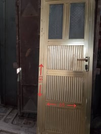 ابواب المنيوم تسكام.نضيفات الذهبي كلش نضيف والفضيات نقصهن بس جامه.والق...