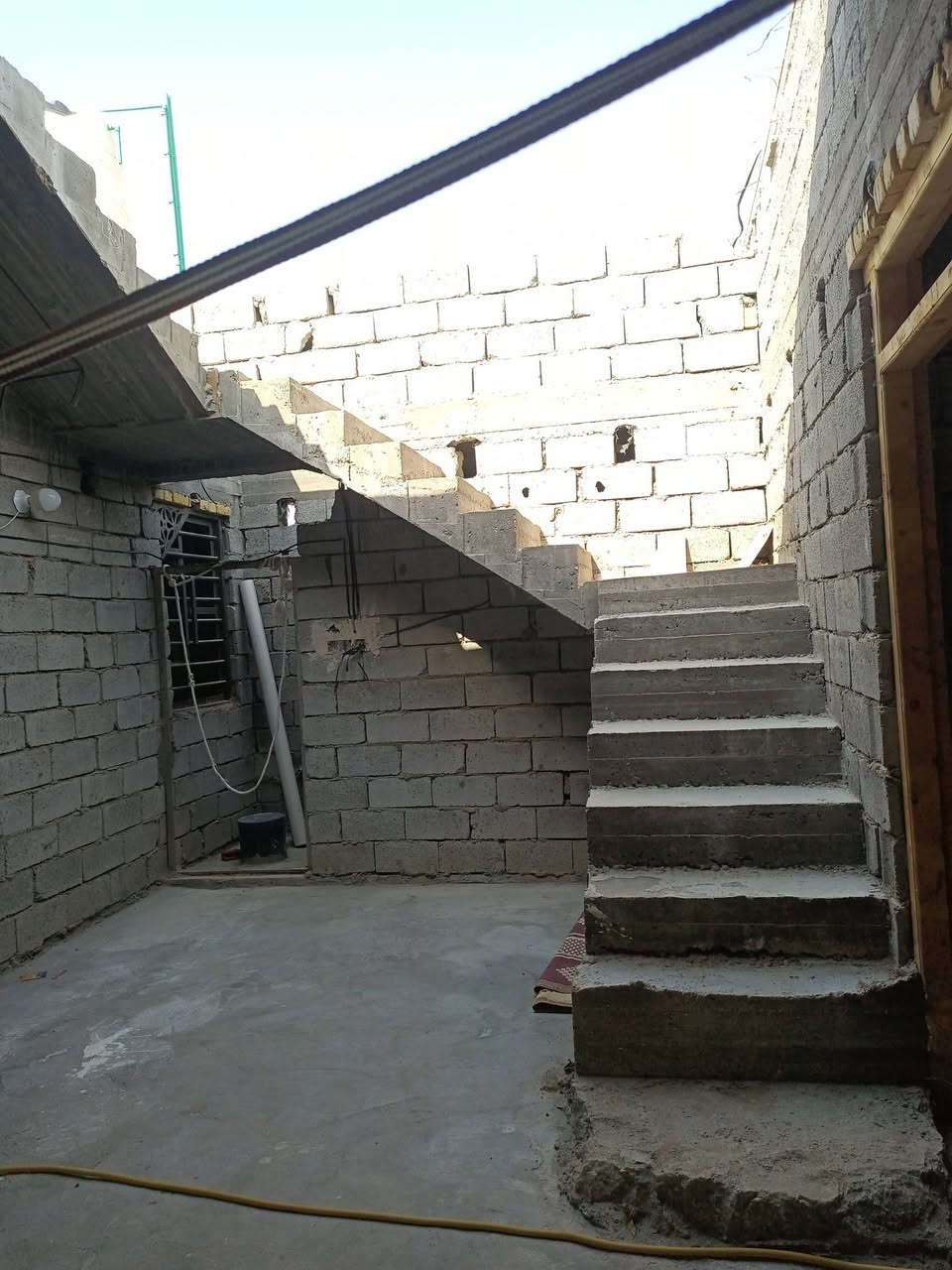 بيت زراعي المساحة 200 متر للبيع حي العباس بين سبعه نيسان والدجين
الاستفسار 
***********
