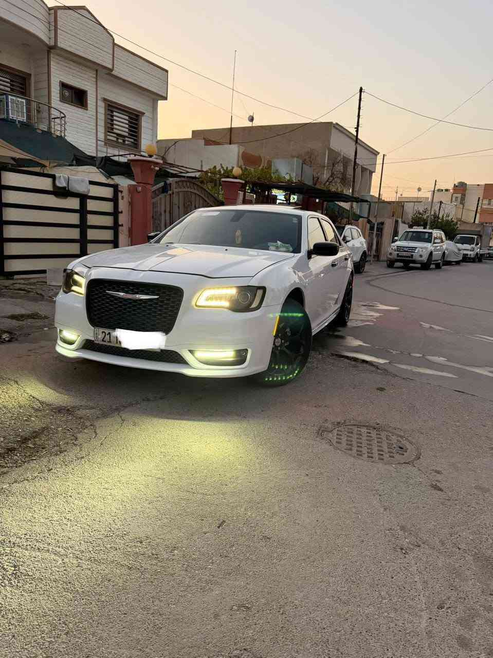 السلام عليكم
سعرها 195ورقة. 
كرايسلر اوباما 300s فول فول
موديل 2018 ✅
فئة s فول مواصفات للاخير
سيارة ماشية 136 الف ميل 
سيارة جديدة بمعنة الكلمة 
بل واقع احلا من صور بالف قاط.
سيارة كلين حادثها بل عراق 5 قطع
سونر موجود عندي
مواصفات👇
تو يل,✅ محرك 3600
تشغيل عن بعد ⭕
شفتات بستيرن + كشن حار 
دمام خلف  + بانورامة فتحتين
نظام صوت بيتس
رقم سليمانية دولي سنوية جديد هزا براد كلة جديد
بشرط تحويل   
ويل 20 اصل
تايرات جديد بل كارتون حدادية باتري منضومة زنون كلشي بيها جديد  
مكان سيارة كركوك
الاستفسار الاتصال على
***********📞
بيها واتساب
