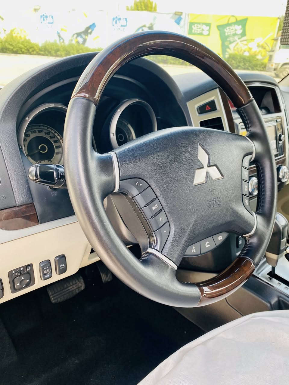 السلام عليكم 
صل على محمد وال محمد بسم الله ماشاء الله
انظف واقوى باجيرو بكل العراق شرط زيرو بعدها
للبيع فقط …للبيع فقط ***********
باجيرو حبتورموديل 2020 راس الارنب زيرو ماشية فقط 21 الف حقيقي شرط مكفولة من الصبغ والبارد والشخوط والحالوب السيارة جديدة لوك بعدها زيرو فول مواصفات محرك 3800 علامات ذهبية كشنات جلد وكهرباء ودفلوك مانع انزلاق ثلاجة تبريد امامي خلفي دمام حساسات كامرا حاكية بلوتوث تحكم ستيرن ٣ جهات مانع انزلاق ترايش كروم ويل جبير لحاية بلادية وغراض الشركة كله الاصلية بيها غير مستعملة ارضيات عدة كتلوكات طفاية عدة سويجات 2  السيارة زيرو بعد صالنصة بعدها ستيل ورقمها اربيل بسمي تحويل مباشر وشوف الصور واحكم النظافة بعدها تايرات الشركة وبالفايلون والشراي يتصل مكاني بغداد
