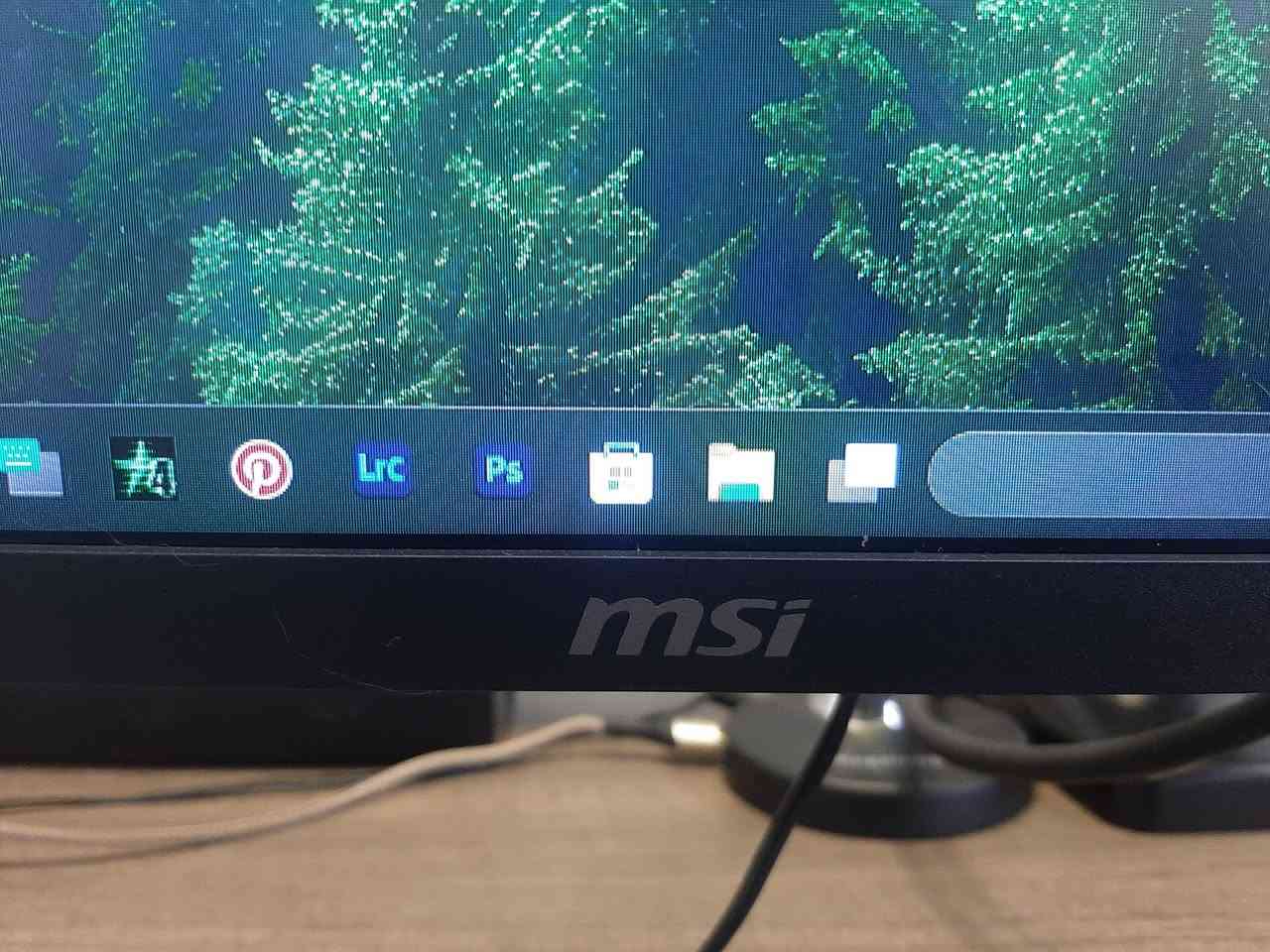 شاشه msi حجم ٢٧  
٢٠٠ هيروز مواصفاته قويه  للبيع ب١٨٠ الف وبي مجال بسيط مكاني شعب 
***********
