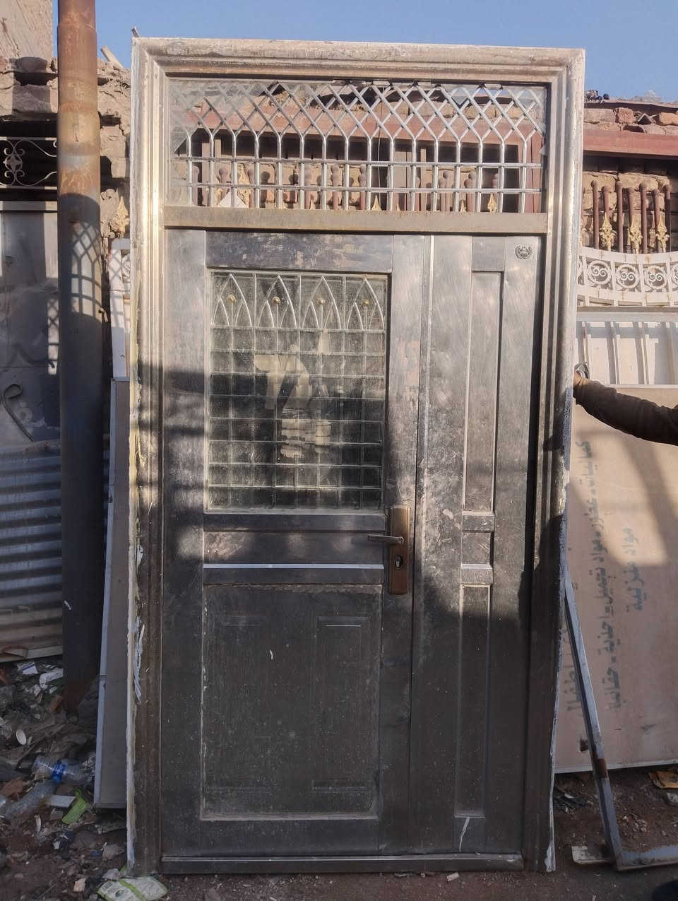 باب قاصه للبيع استيل ثقيل درجه اولى
عرض متر و 30 سانتيم 
ورتفاع مترين ونص 
***********
