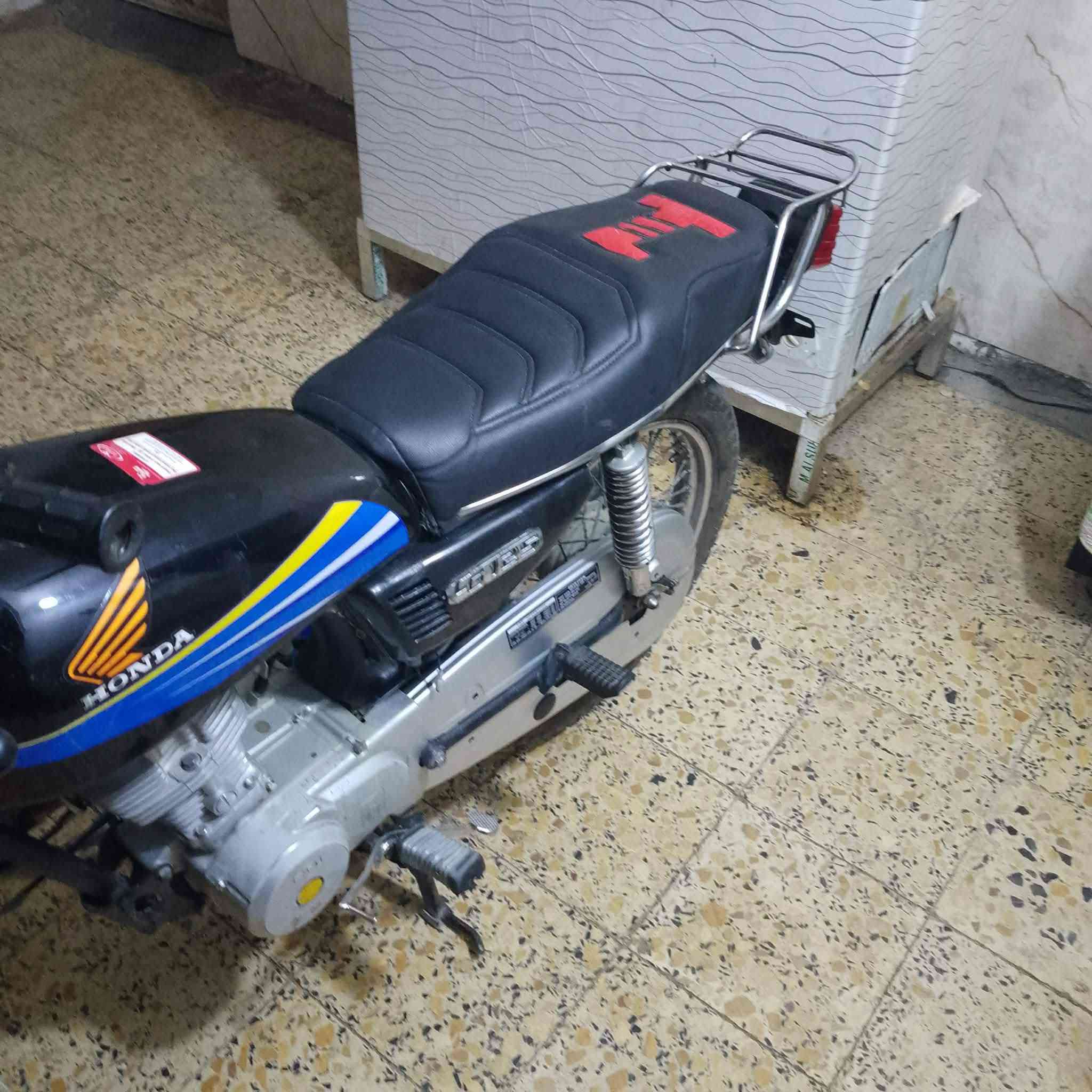 دراجه للبيع بدون ما ناقصه اي شي كهربائيات كلهه شغالهه 550 وبيهه مجال


**إذا كنت صاحب هذا الإعلان وتريد حذفه لأي سبب، رجاءا أرسل رسالة إلى الدعم الفني**