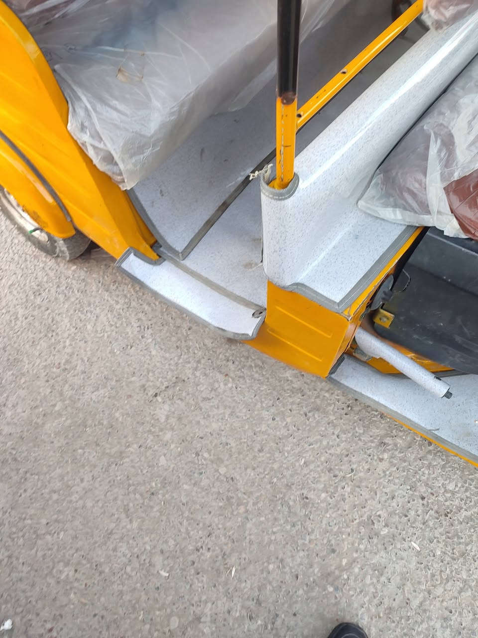 سلام عليكم تكتك البيع 2020 شهر 12 بدون ضربه بس كاعيه مصبوغه رقم وسنويه كربلاء اتحول بغداد سعر 7250 وبيها مجال ***********
