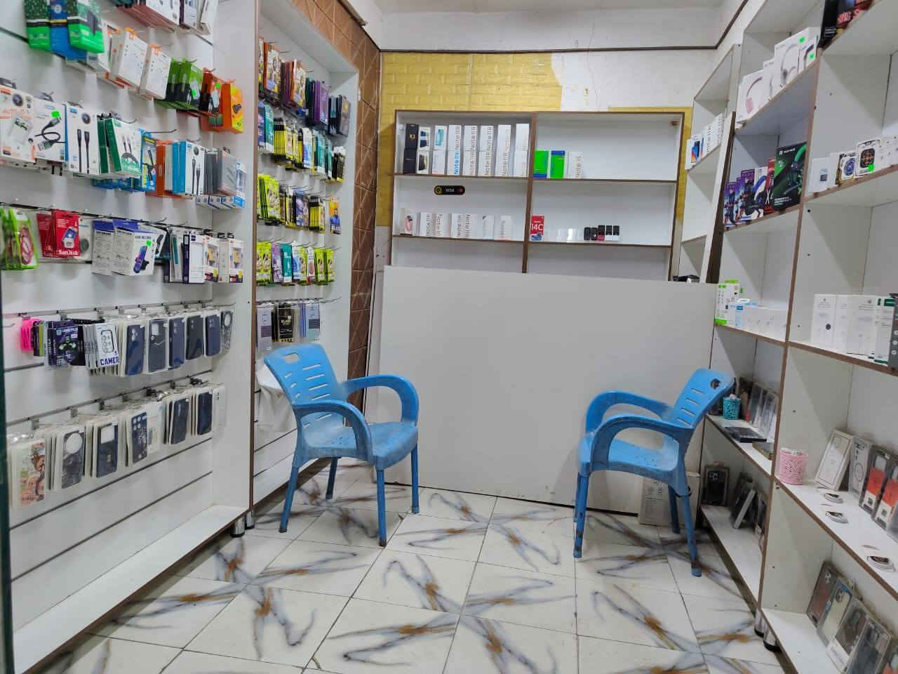 السلام عليكم محل تلفونات للبيع.. سر قفلية
السبب لعدم التفرغ طالب جامعة 
العنوان بابل المدحتية ،،، قريب على عارضة المواكب 
للأستفسار اكثر *********** او مراسلة الحساب
