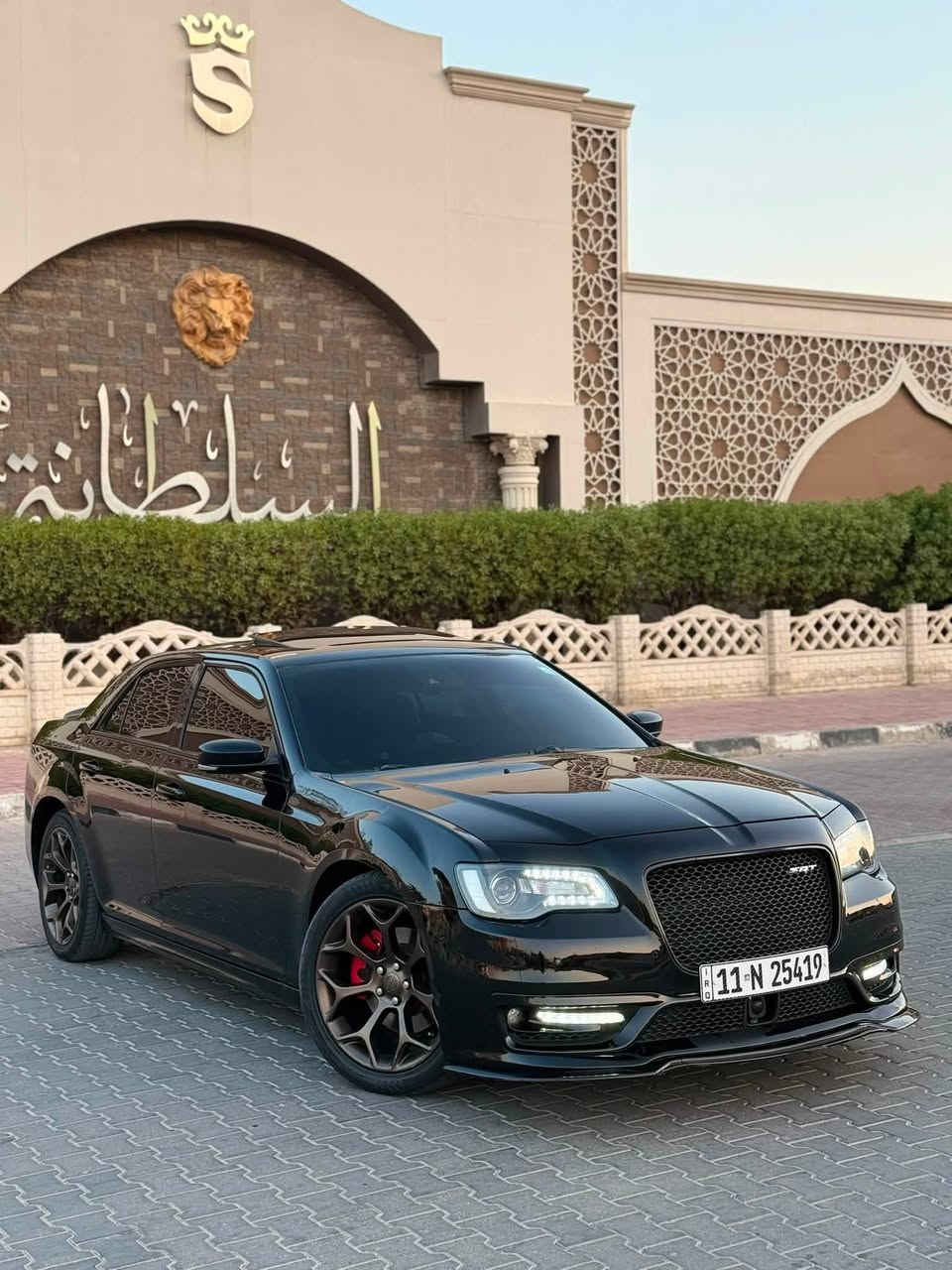 سلام عليكم لبيع اوباما ارتي فول موصفات مكان سياره النجف الأشرف 
#المركبة : #كرايسلر اوباما 300 S لون اسود فول مواصفات 
#الضرر : طرف الجاملغ والبنيد
#الرقم : بغداد

#المواصفات :
▪️السيارة : كرايسلر اوباما 300 S رادار امامي 
▪️الموديل : 2021
▪️المحرك : 5700 ( ثمانية سلندر )
▪️العداد :72 الف ميل حقيقي
▪️حجم الويل : ويل كب S حجم 20 اصل 
▪️غرفة السيارة : كشنات جلد احمر  حظن مع تطريز S اصل
▪️قمارة بانوراما
▪️حساس امامي اصل
▪️حساس خلفي اصل
▪️حساسات ورادارات الاجتياز الجانبية (نقاط عمياء)
▪️شاشة كبيرة للتحكم في ايعازات السيارة
▪️كاميرا دوارة اصل
▪️بصمة 2 للابواب مع بصمة تشغيل وتشغيل عن بعد
▪️شفتات بالستيرن للتحكم بلكير العادي
▪️لايتات زينون عالي وناصي مع حاجب LED
▪️كشاف دعامية زينون
▪️تحكم فول كهرباء لكرسي السائق والراكب
▪️تبريد قطعتين امامي وخلفي
▪️تدفئة لكشنات المقدمة مع تدفئة ستيرن
▪️تحكم ستيرن جهتين بلوتوث وحاكية وكروس سرعة
▪️هيترات بالمرايا الجانبية
▪️سستم صوت ALPINE
▪️نظام ABS مانع انزلاق
▪️منافذ USB امامي وخلفي
▪️السيارة جديدة وبوضع الشركة.

نكفل السيارة من الغرق و الشاصي.

السعر المطلوب :  245 ورقة مع المجال
 
الاتصال على : ***********
