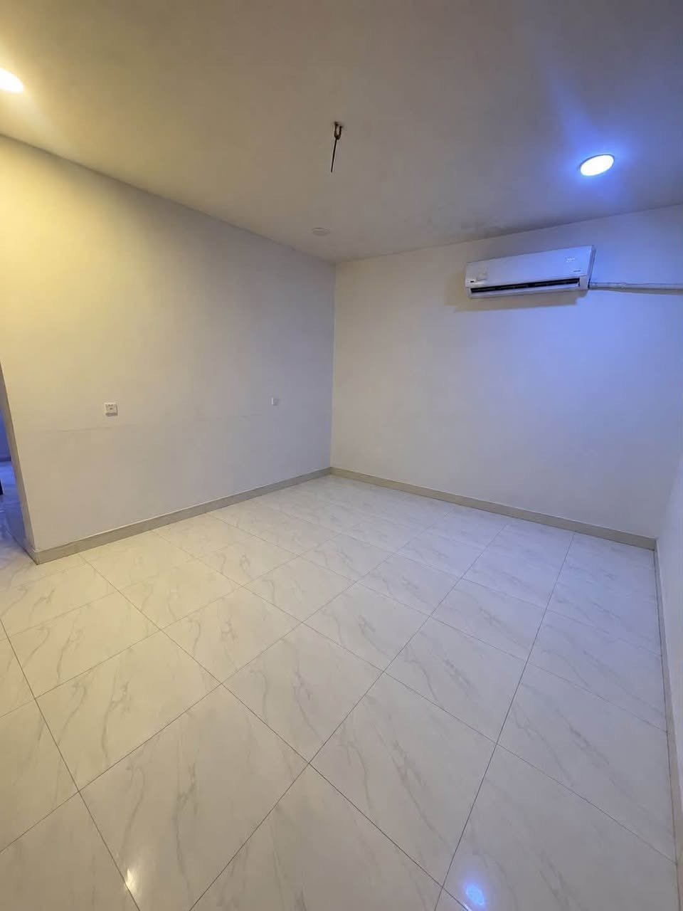 السلام عليكم الدار للبيع
المساحه 50 متر واجه 5 نزال 10 🏡
طابو زراعي اقرار محكمه سند 25 
كامل الخدمات مي مجاري كهرباء تبليط 
الدار مبني طابق واحد كامل صاله ومطبخ وصحيات ومنور 
اني صاحب الدار الشرعي بدون دلال او مكتب 
الموقع🏡 شهداء السيديه الزراعي شارع السمجه قرب كليه السلام والبحث العلمي 
معروض بسعر جدا مناسب 
لاتصال والاستفسار ***********
