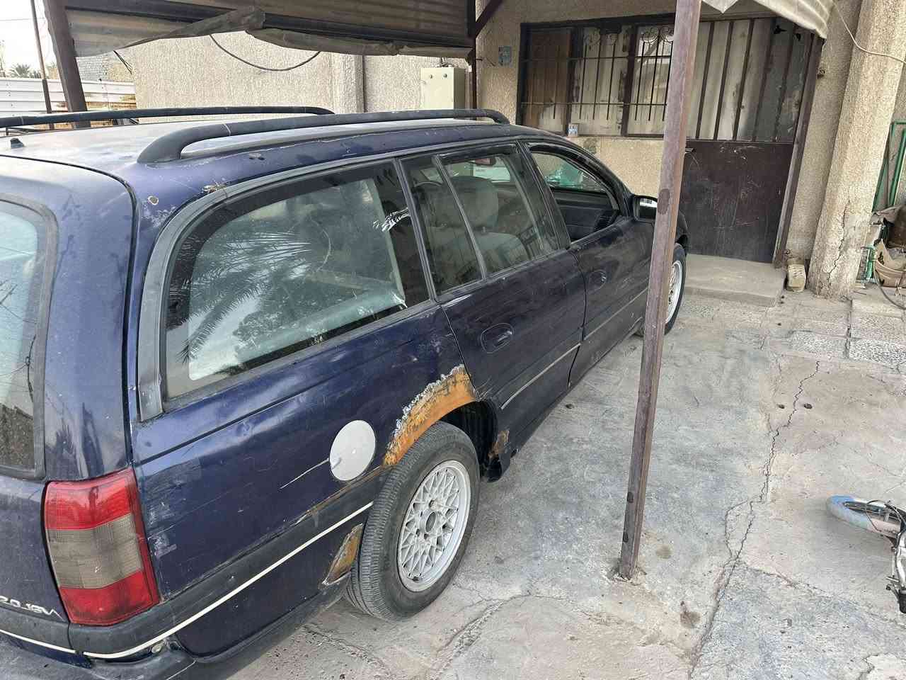 السلام عليكم أوبل اوميكا ١٩٩٥ محرك ٢٠٠٠ كير عادي سنويا ساقطه محرك وصدر نضيف السعر ٣٠ وبيها مجال مكان السياره بغداد التاجيات ***********
