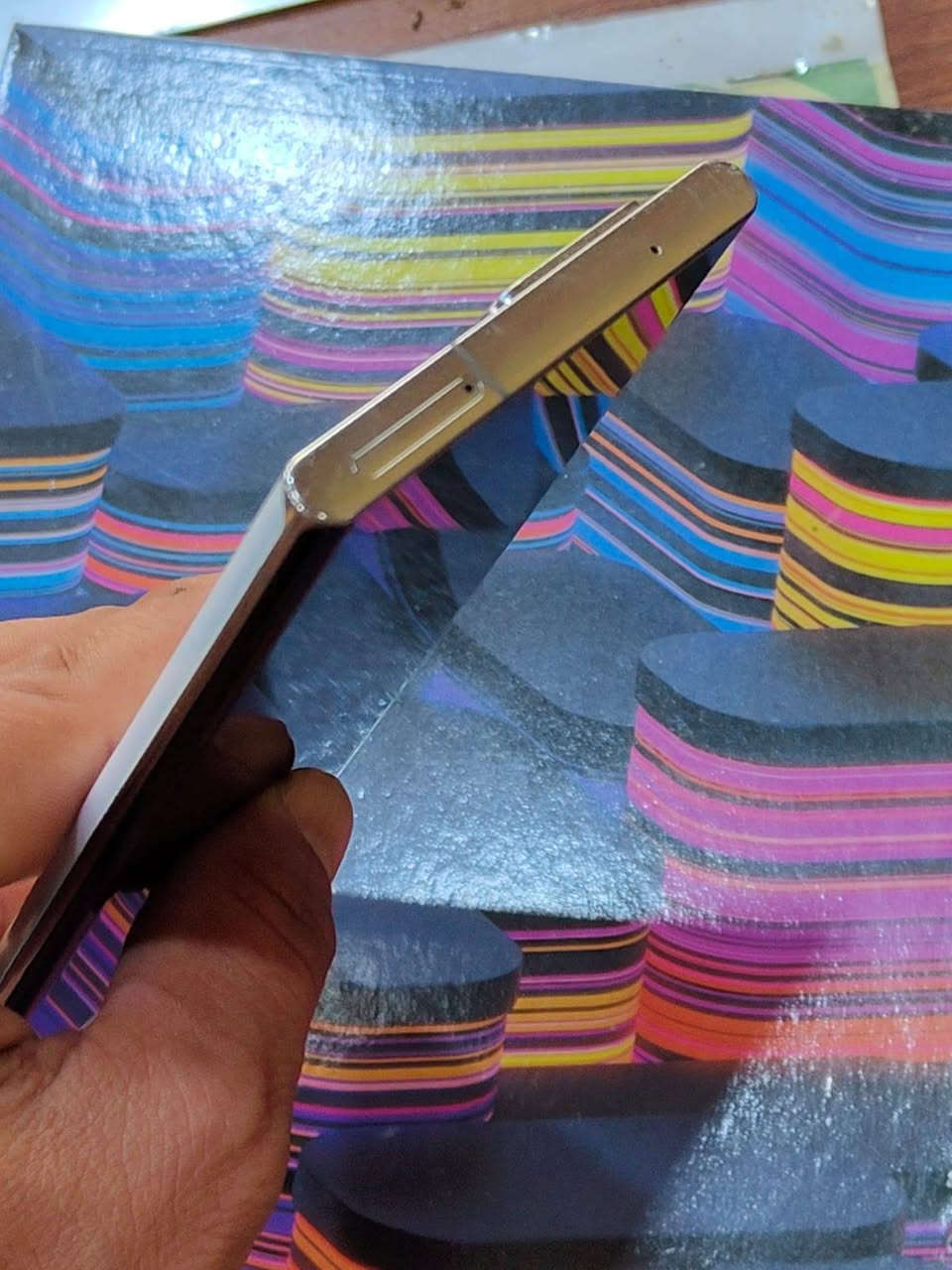 للمراوس فقط نوت 20 الترا 5G
ذاكره 256 
شرق اوسط خطيه 
ويا بس شاحنه اصليه 
وفقط مبدل ضهر اصلي البقيه مكفول شعندك موبايل مراوس دز صوره وتساب 
***********
