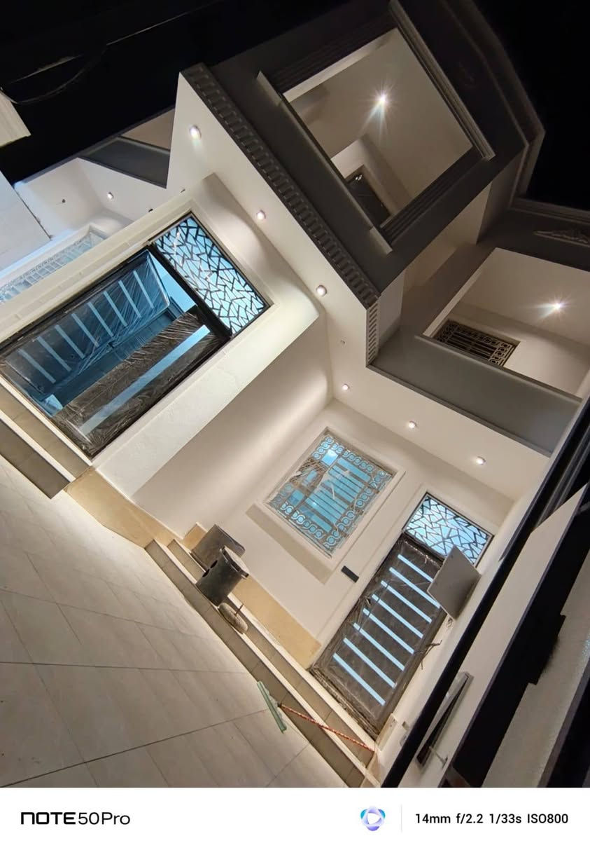 📍بيت طابقين 🏠للبيع الرمادي 6كيلو قرب على مجمع الهندسي 
نوع العقار :طابو صرف تحويل مباشر 
 الشارع  10متر 
المساحة : 200 متر
بناء حجر سنه 2026
{ طابقين } 
الطـابق الأول يتكون من 
.غرفة 1
.صالة 
.مطبخ 
.ديوانيه 
.صحيات داخل وخارج 
الطـابق الثاني بناء بلوك مضقوط 2026
.غرفة 2
.صالة 
  متوفرة جميع الخدمات في المنطقة _ مدارس 🏫 _ اسواق 
 
للأستفسار 📞.        ***********
