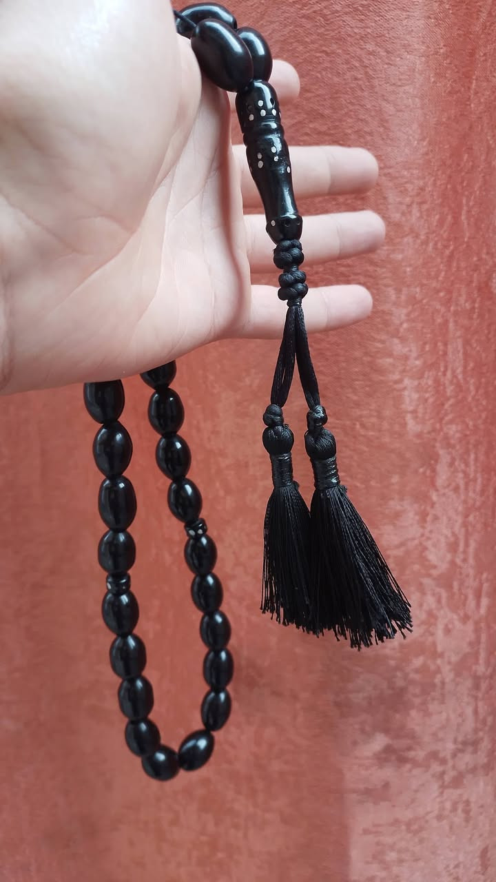 السلام عليــكم
لبيع (  20 الف) بدون عمله رجاءً  عدد حباتها « 33»
  سبحة بـــولستر نجـــفي قديم «عربيد اسود» 
كركوشه شغل يدوي عراقي  #مال_شيوخ
ملاحظه:- « عيبها شاهودها مكسور ملحوم» 
بدون إحراج توصيل ماكو  ( بدون حجز رجاء اخوي ) 
    مكاني  بغداد مدينه الصدر


**إذا كنت صاحب هذا الإعلان وتريد حذفه لأي سبب، رجاءا أرسل رسالة إلى الدعم الفني**