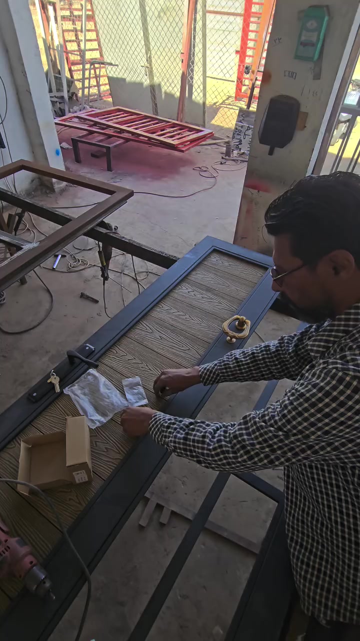 فنون الحداده
#بيبان_فخمه✨️

#مراجيح_ملكيه✨
️ 
 #بيبان_قاصه✨️

 #محجر_ملكي✨️

 #شغل_رئاسي✨️

 #شغل_ملكي✨️

 #عمل #ابواب #شبابيك #بوب_مصفحه   #العراقي_عبود✨️ للأعمال الحديدية
اذا كنت تبـــحث عن العمل الجيد ✨️
ماعليك الى زيارة المجمع🚶‍♂️
أحدث التصامــــــيم والنقــــــوش العصــــــريه

  يمتــــزج الأبداع مع الذوق الرفـــــــــــيع
        #العـــــنوان #كوت_واسط ((✨️))
((أبواب ـ شبابيك ـ كتائب حمايه ـ محجرات درج ـ بوابـــــات.  خارجيـــــه ابواب خشب

جملة مفرد 
مستعدون لتجهيز كافة دوائر الدولة
الاتصال العراقي عبود...***********
*********** طه عبد الحسين
